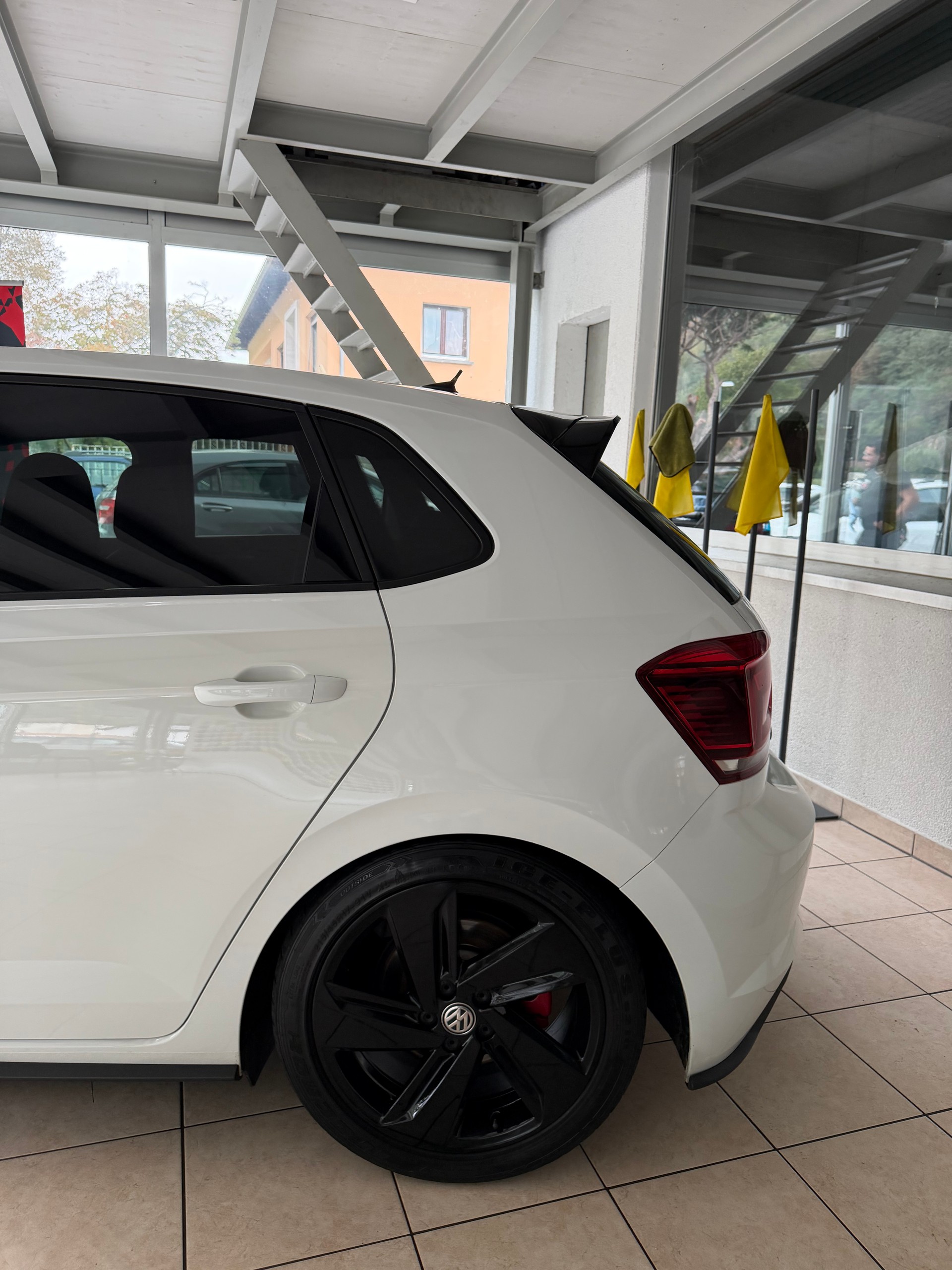 VW Polo 2.0 TSI GTI DSG-image-2
