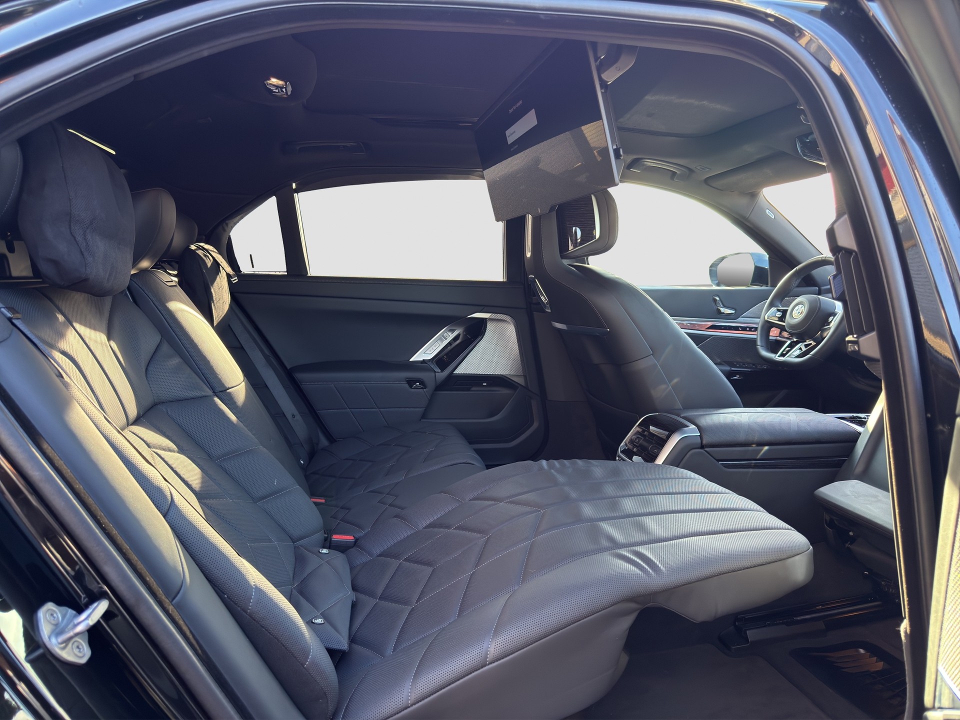 BMW 740d xDrive 48V M Sport Pro | EXECUTIVE LOUNGE SEATING | NP 194'240-showroom-element-1