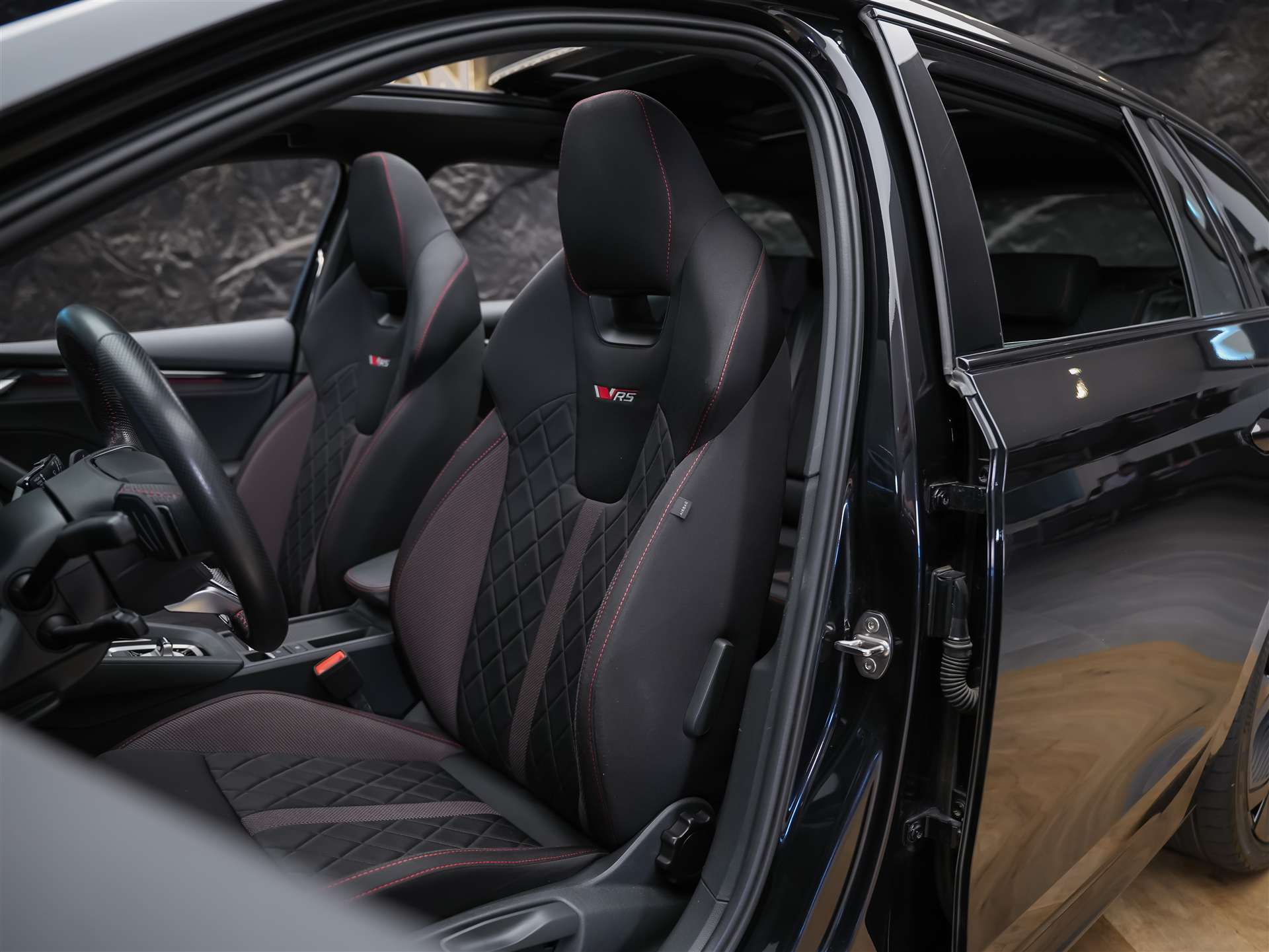 SKODA Octavia Combi 2.0 TSI DSG RS *Werksgarantie*Panorama*Head Up Display*Abstandsregler*-image-8