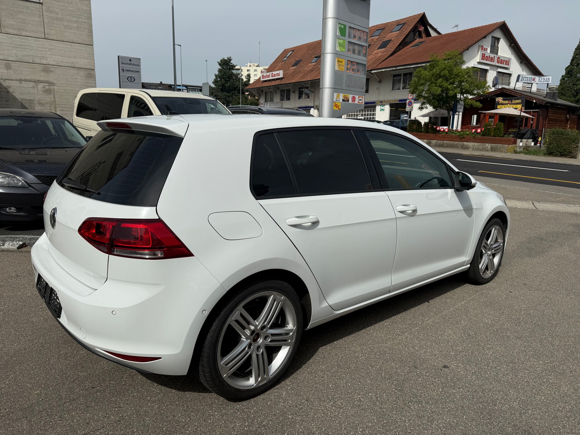 VW Golf 2.0 TDI Comfortline 4Motion-image-5