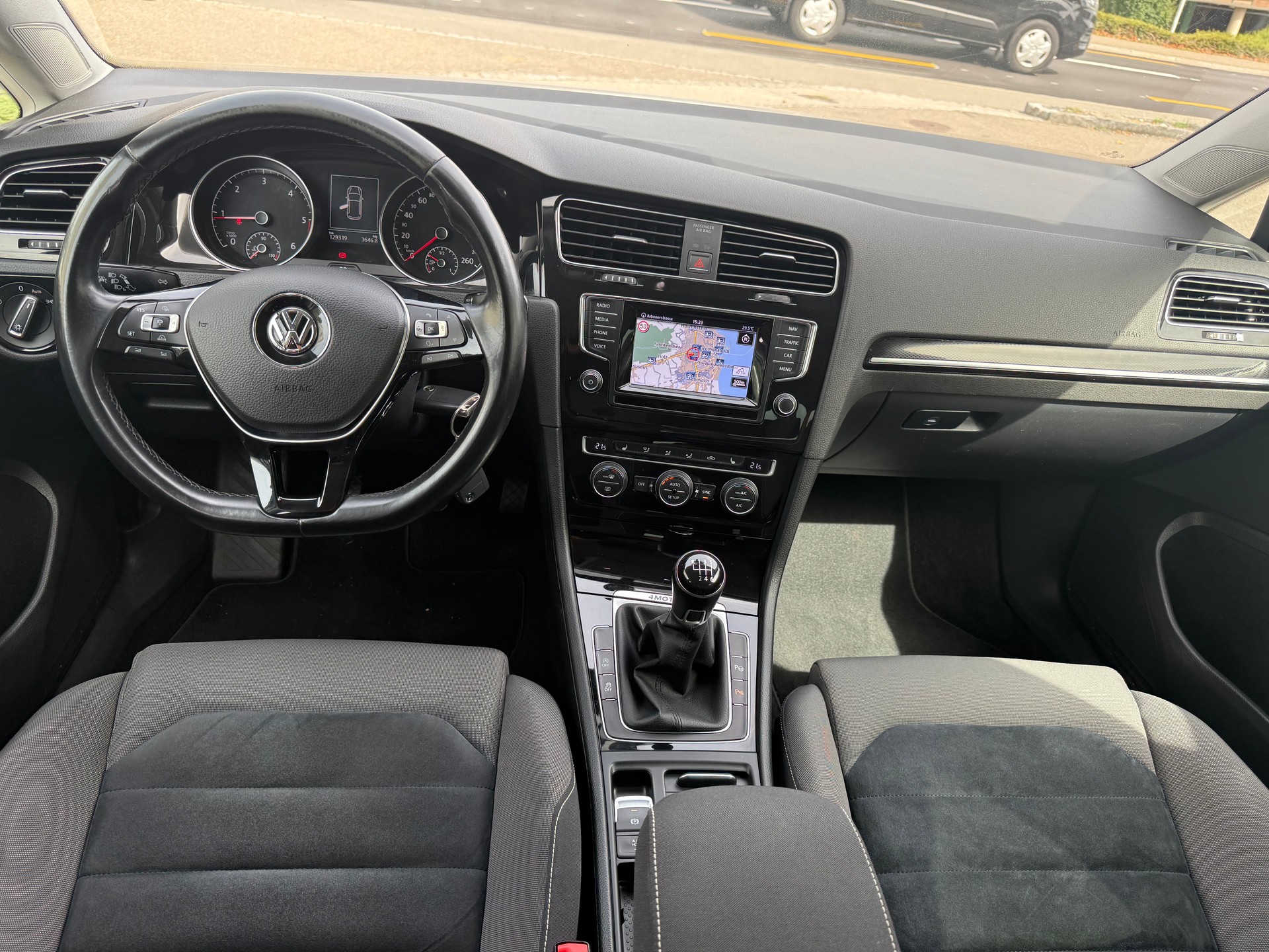 VW Golf 2.0 TDI Comfortline 4Motion-image-6