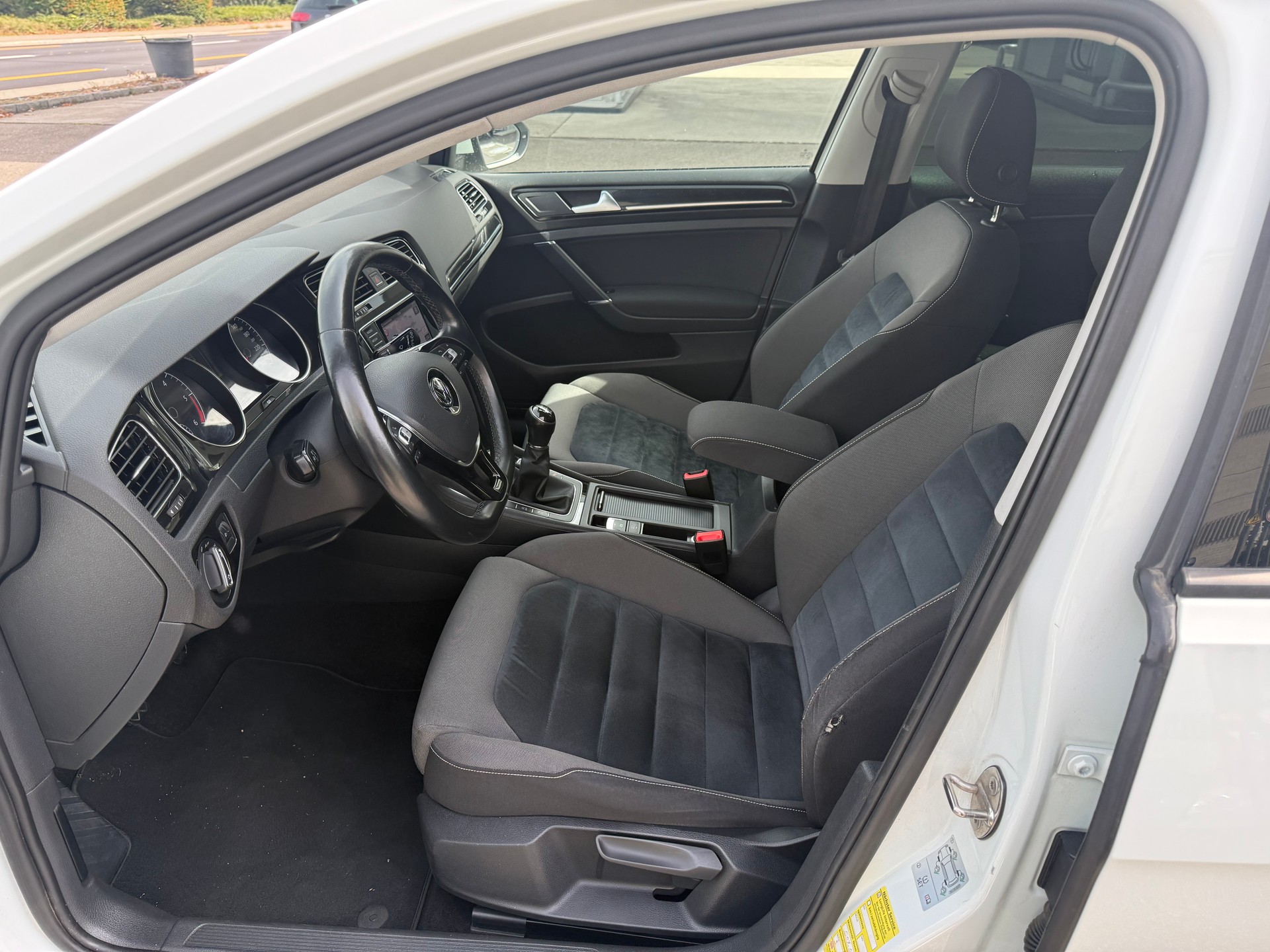 VW Golf 2.0 TDI Comfortline 4Motion-image-8