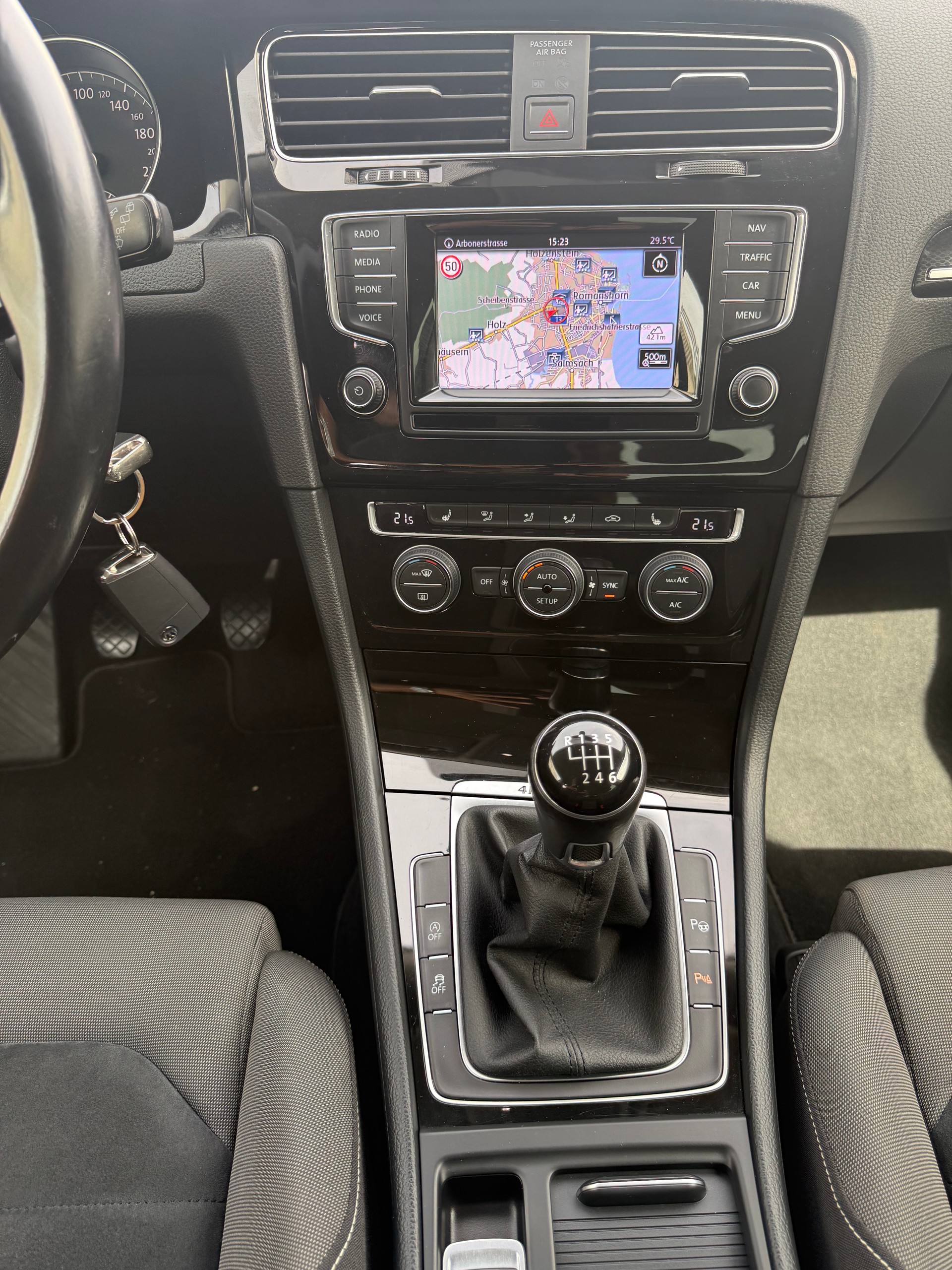 VW Golf 2.0 TDI Comfortline 4Motion-image-7