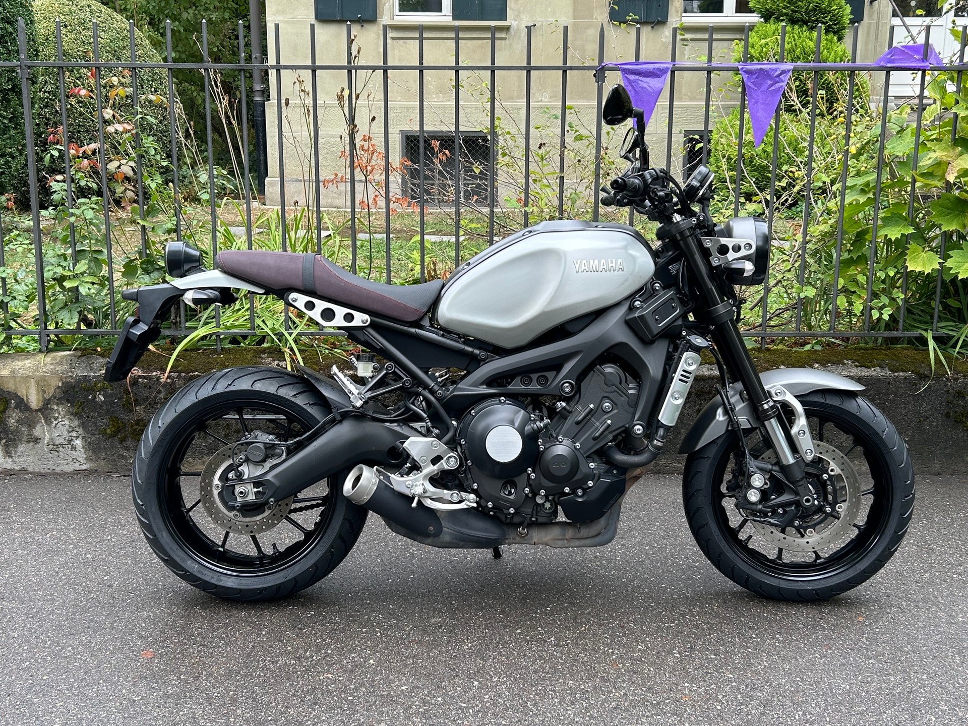 YAMAHA XSR 900