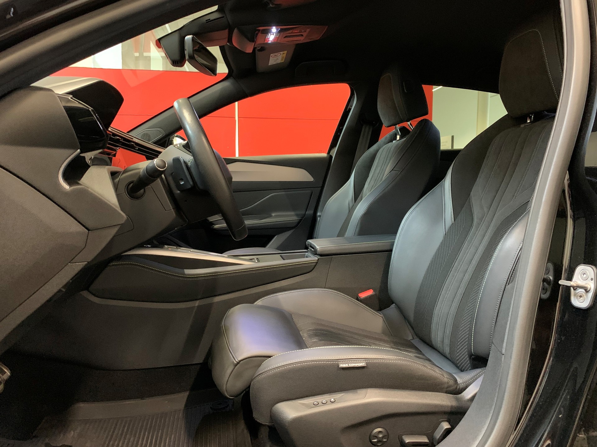 PEUGEOT 308 1.2 Pure Tech GT EAT8-image-8