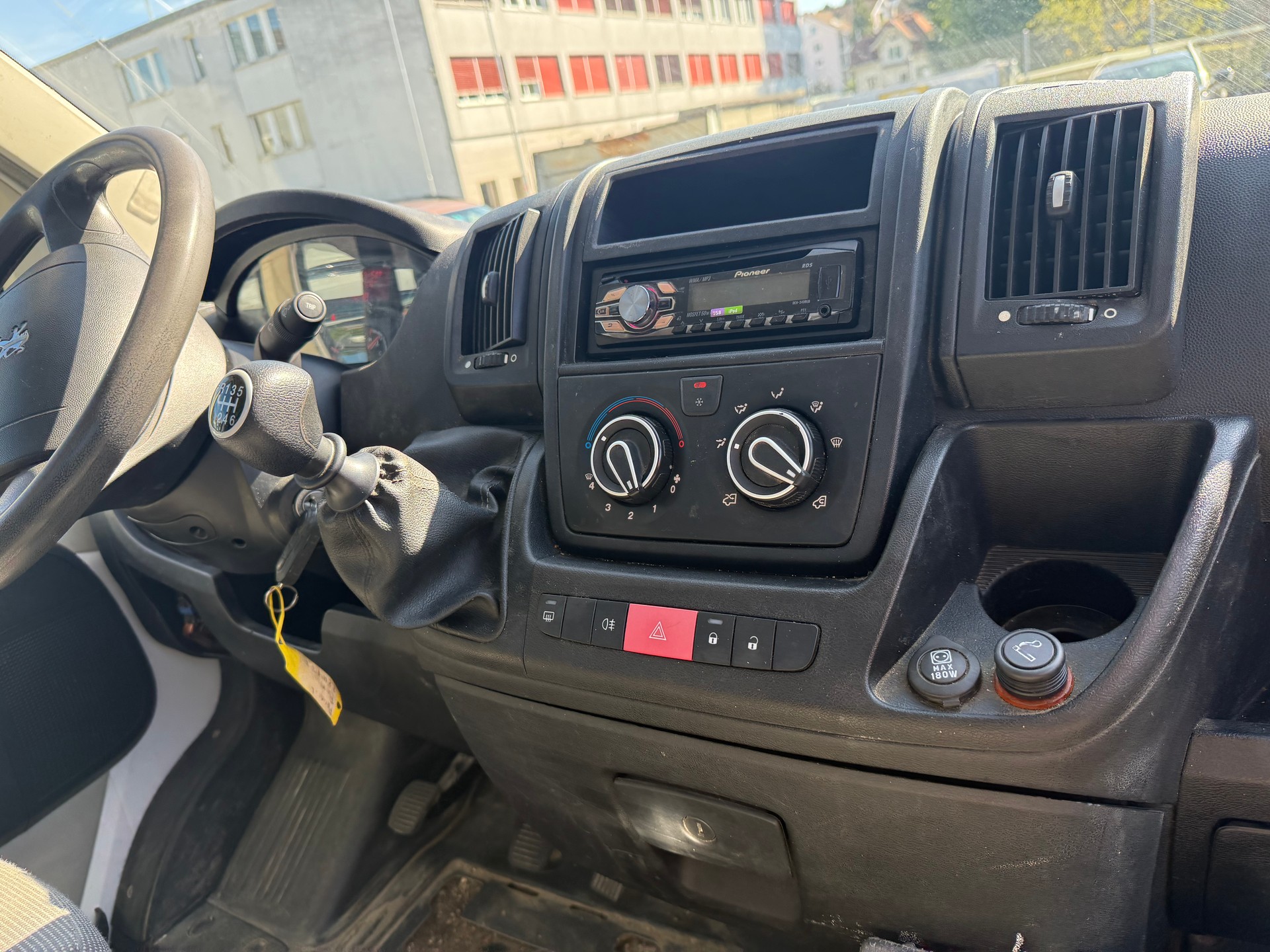 PEUGEOT Boxer 2.2 HDI 335 L3-image-17
