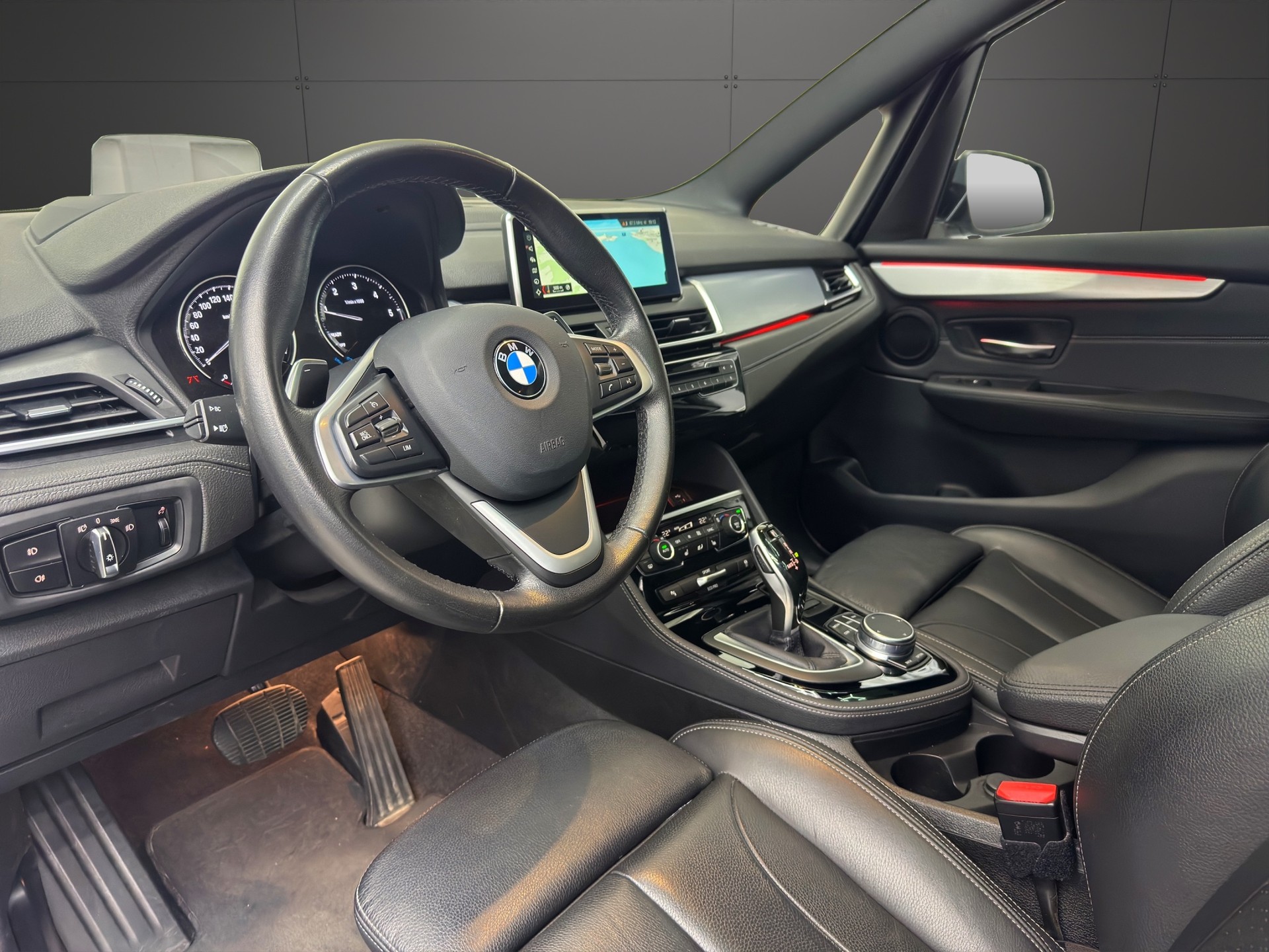 BMW 218d xDrive Gran Tourer Steptronic Sport Line-image-9