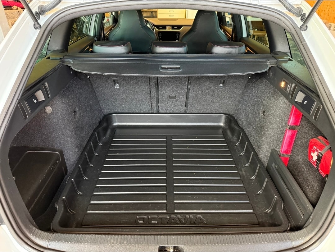 SKODA Octavia Combi 2.0 TSI RS DSG-image-14