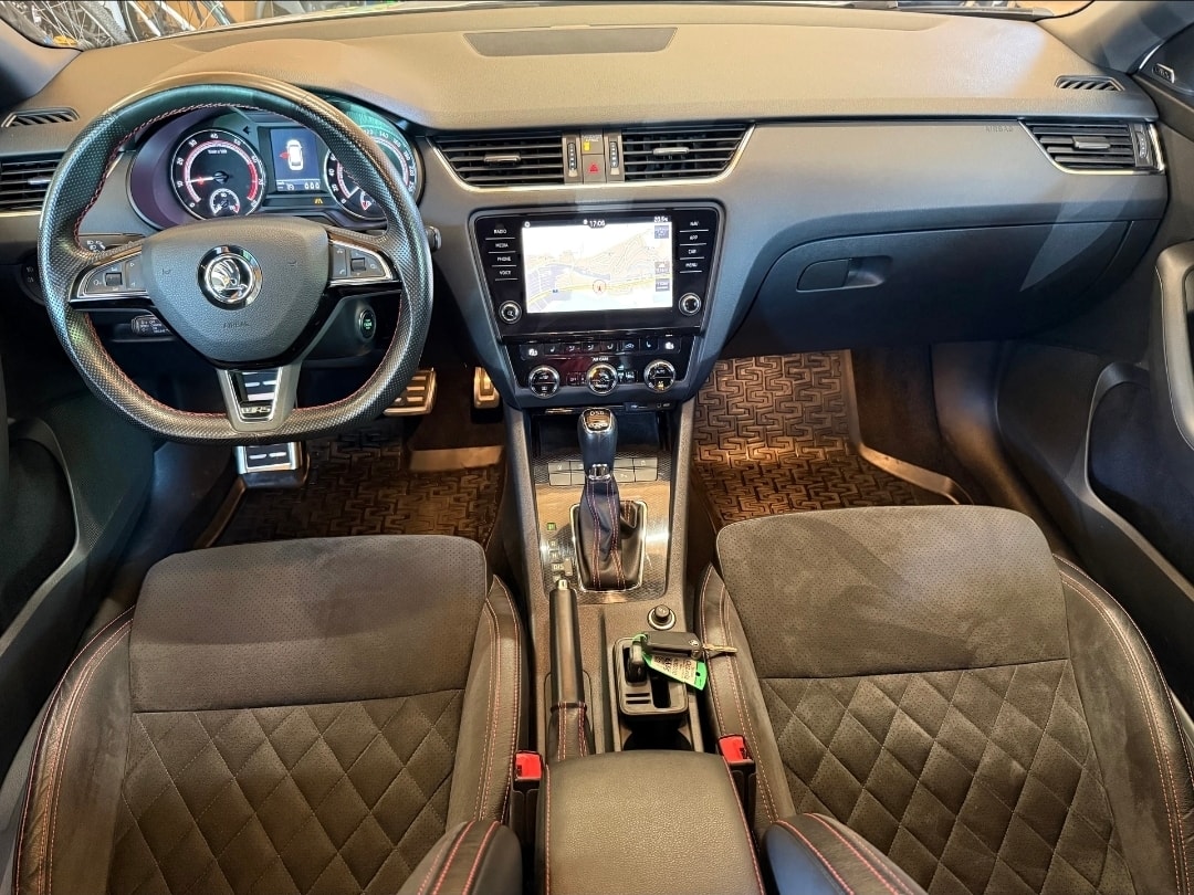 SKODA Octavia Combi 2.0 TSI RS DSG-image-8