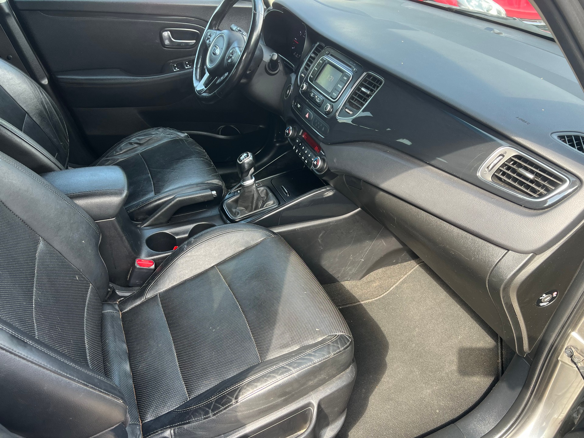 KIA Carens 1.7 CRDi Style-image-6