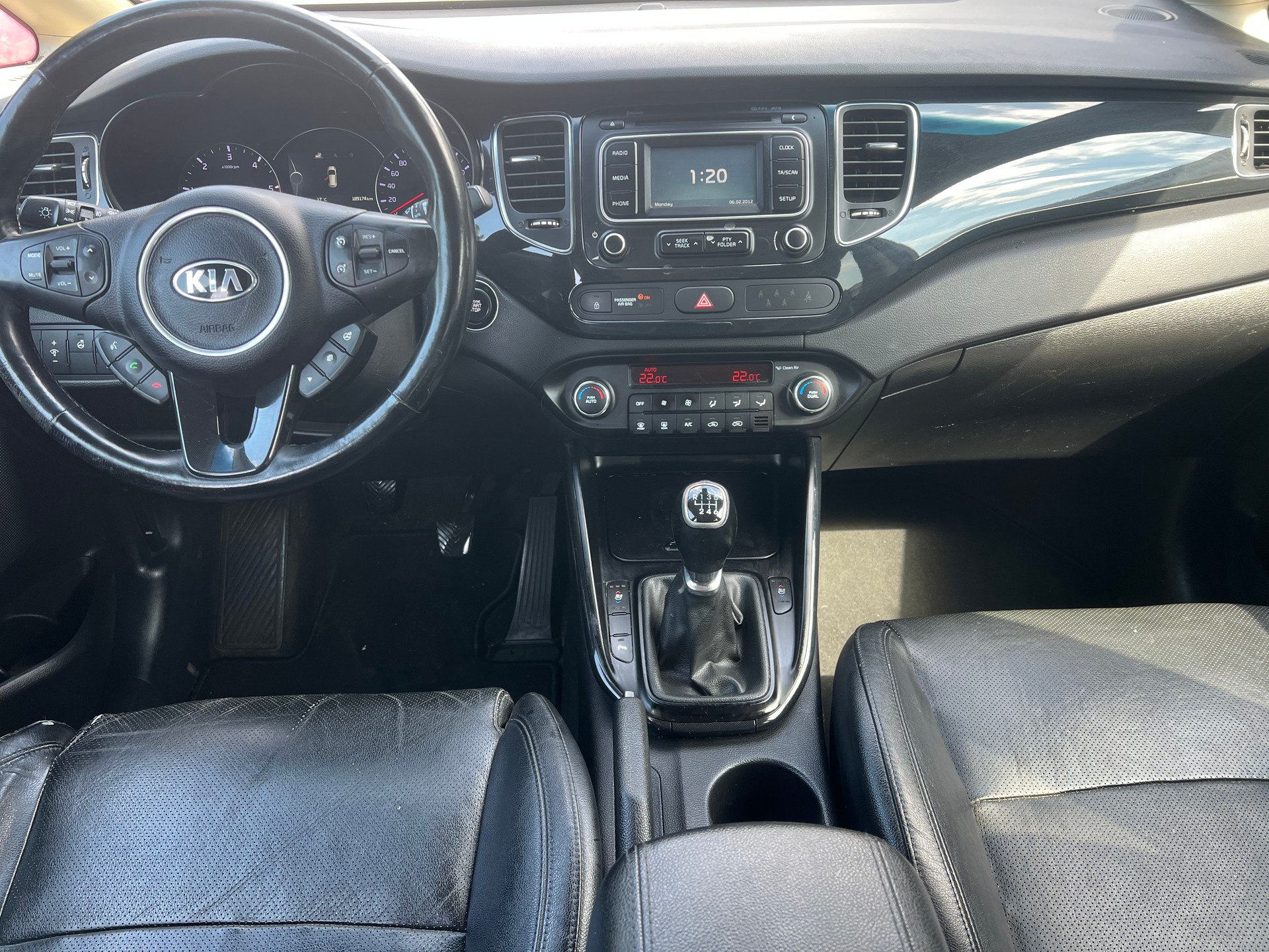 KIA Carens 1.7 CRDi Style-image-4