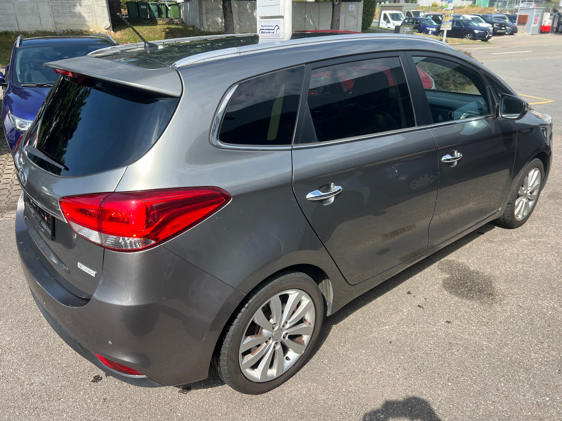 KIA Carens 1.7 CRDi Style-image-2