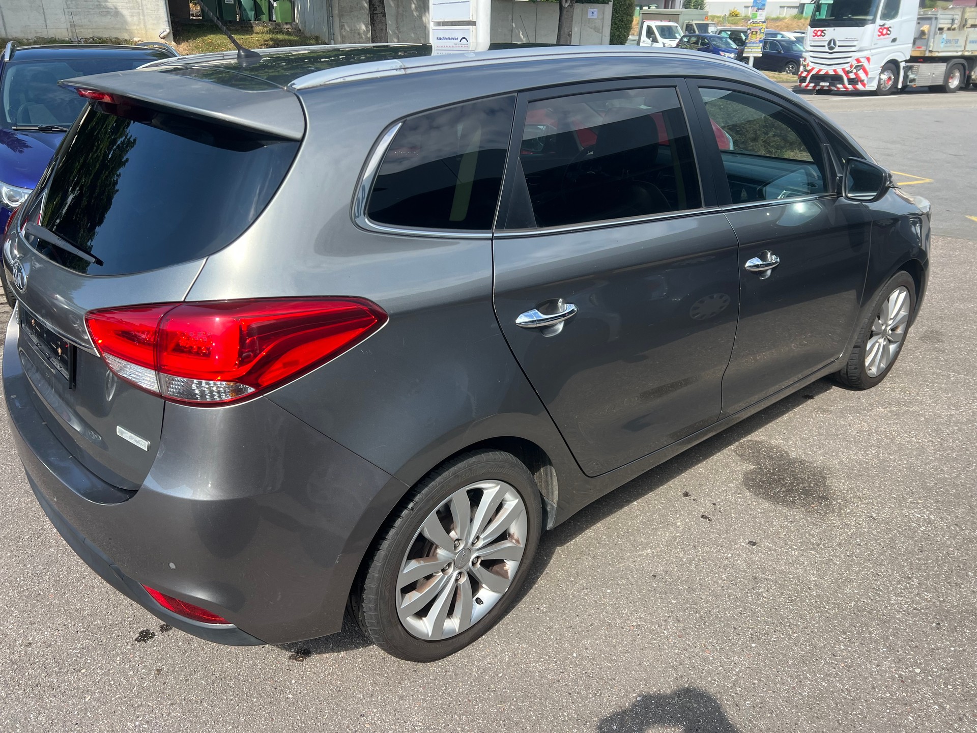 KIA Carens 1.7 CRDi Style-image-3