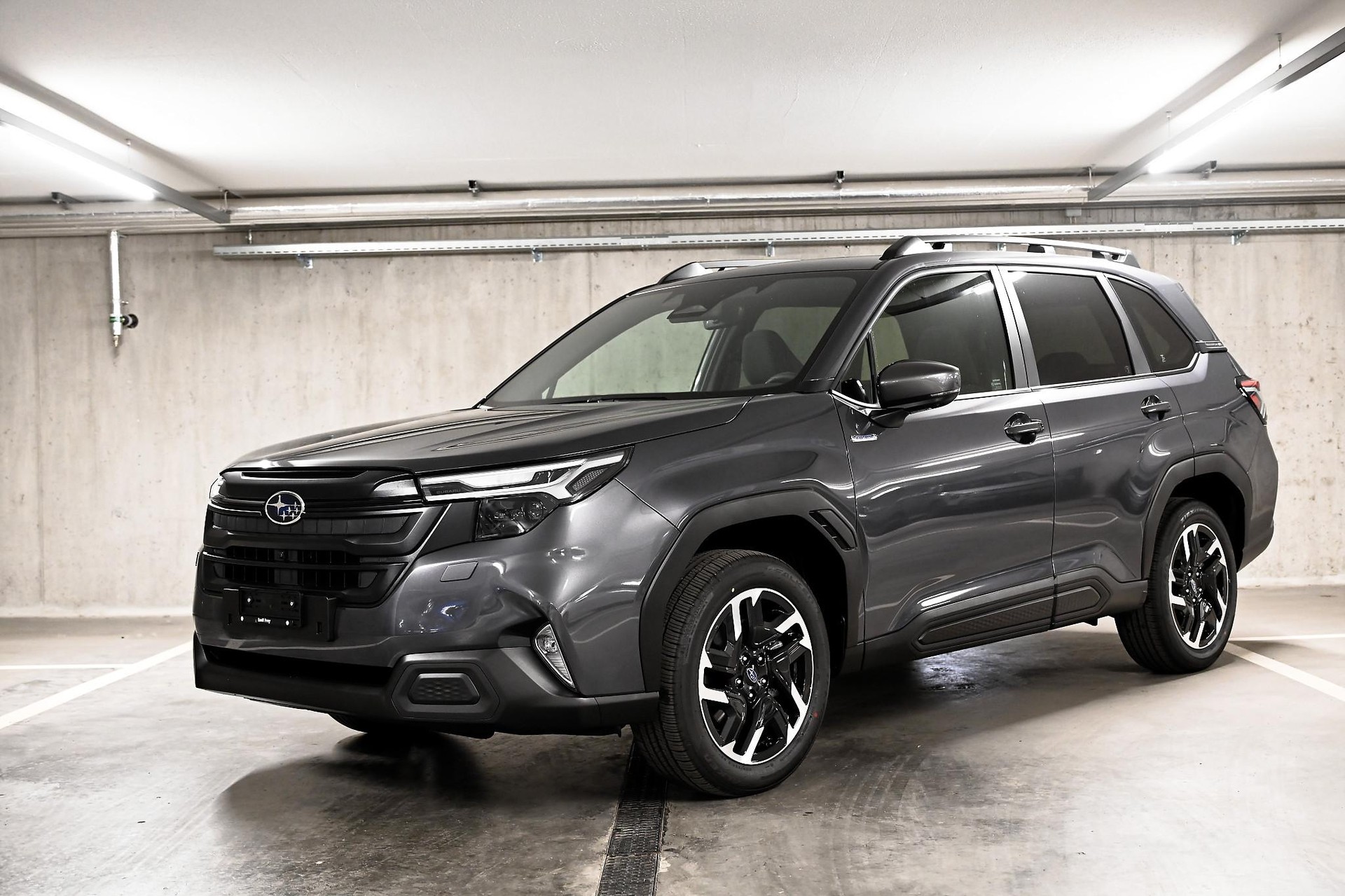 SUBARU Forester Station 2.0i e-Boxer Swiss Plus-image-0