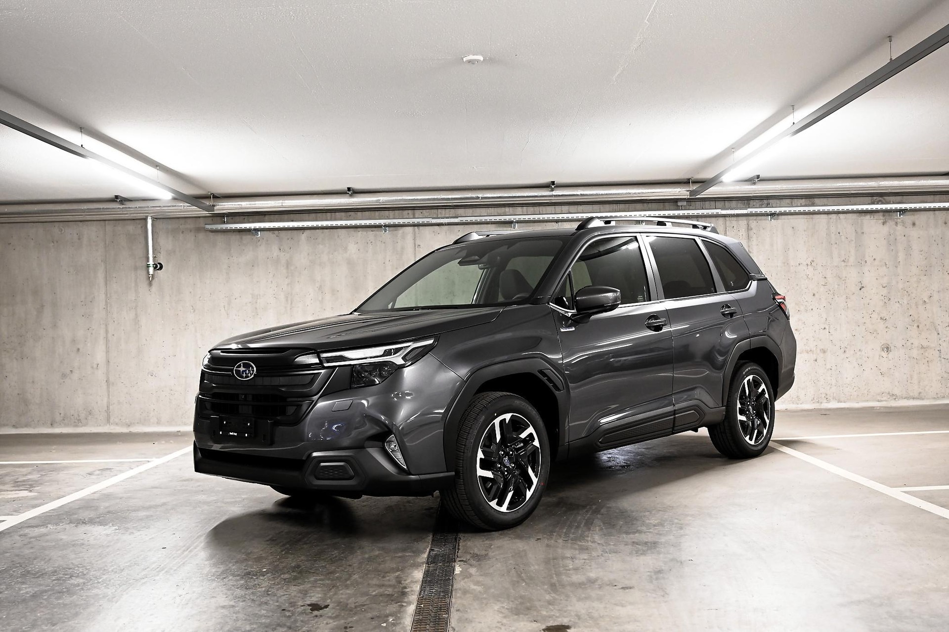 SUBARU Forester Station 2.0i e-Boxer Swiss Plus-image-1