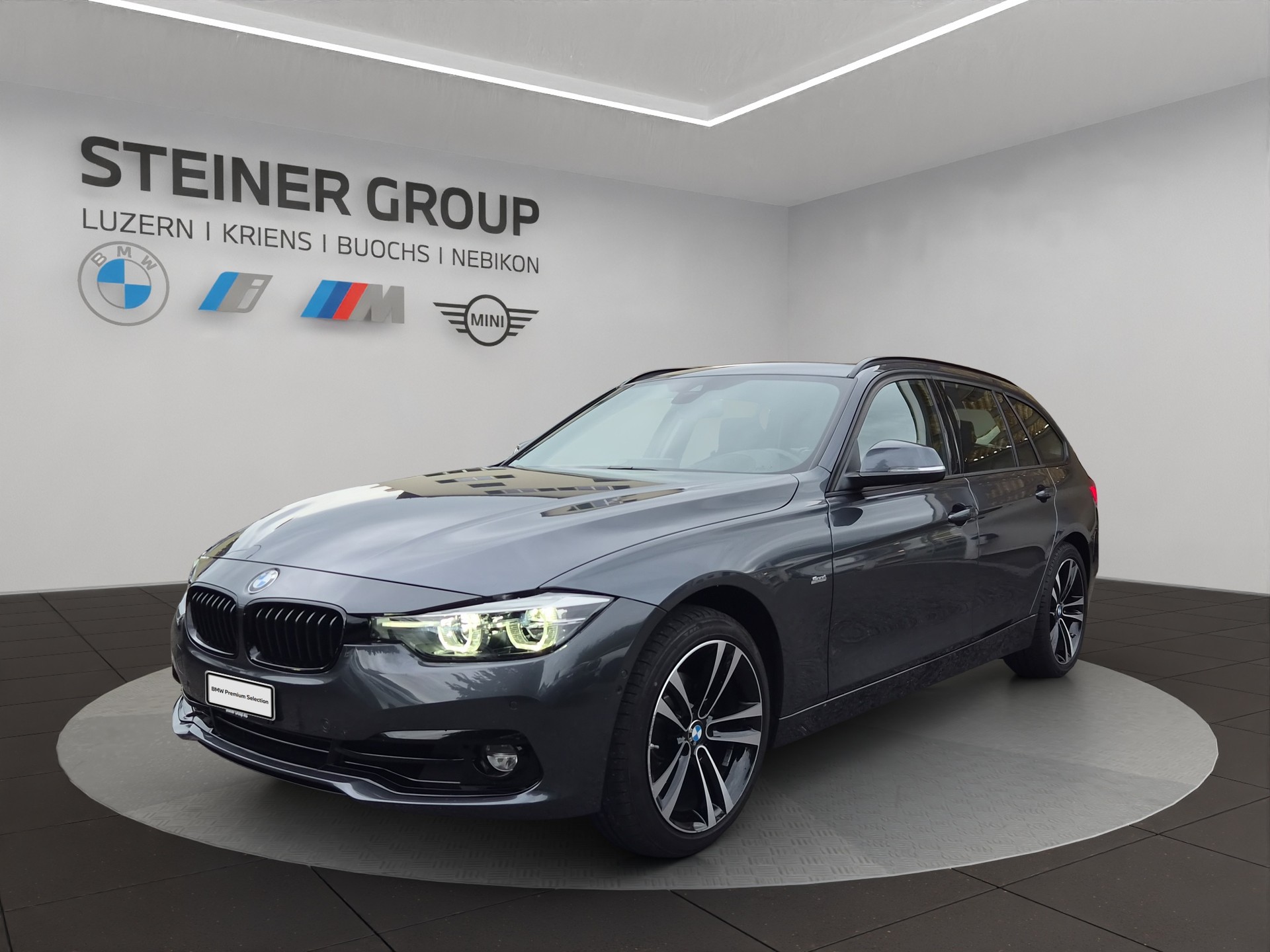 BMW 320i xDrive Touring Edition Sport Line-image-0