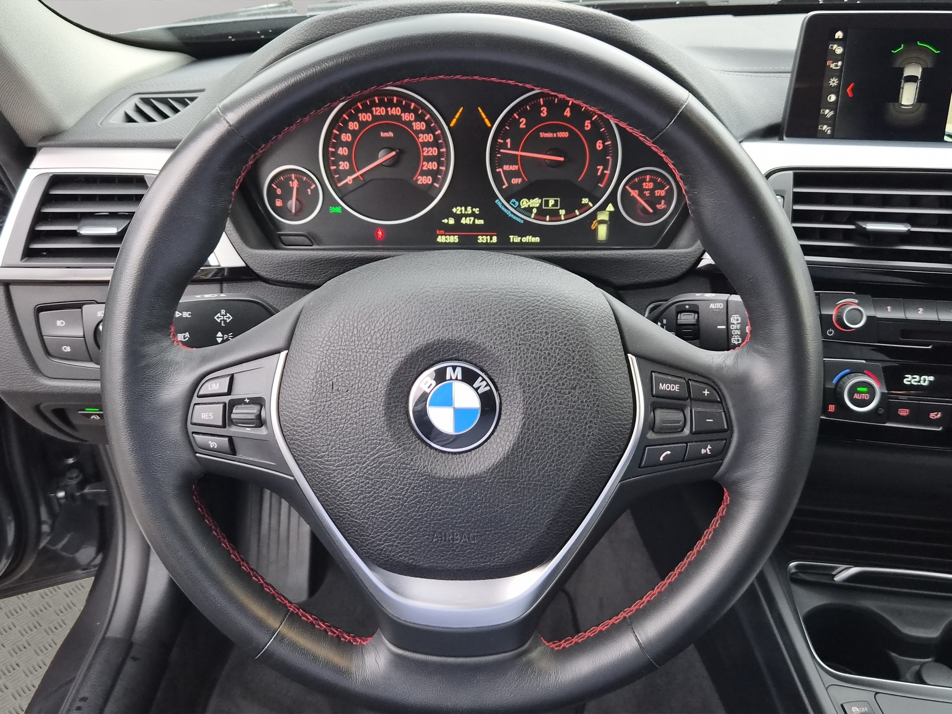 BMW 320i xDrive Touring Edition Sport Line-image-13