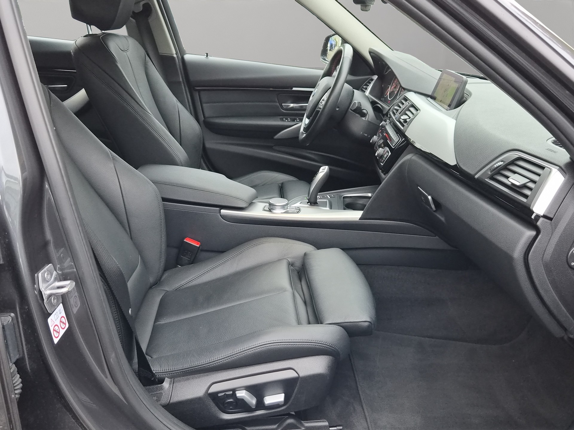 BMW 320i xDrive Touring Edition Sport Line-image-20