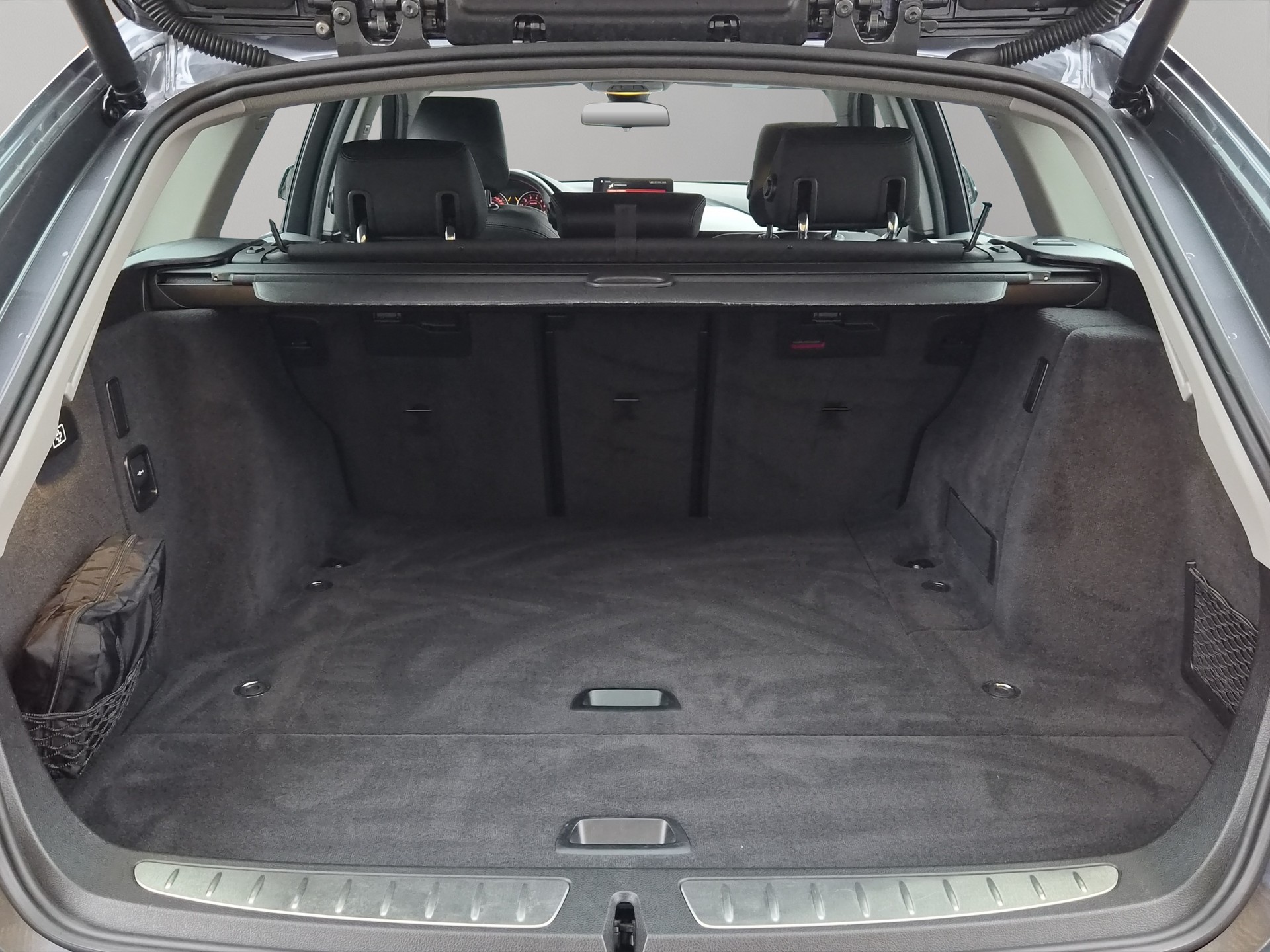 BMW 320i xDrive Touring Edition Sport Line-image-19