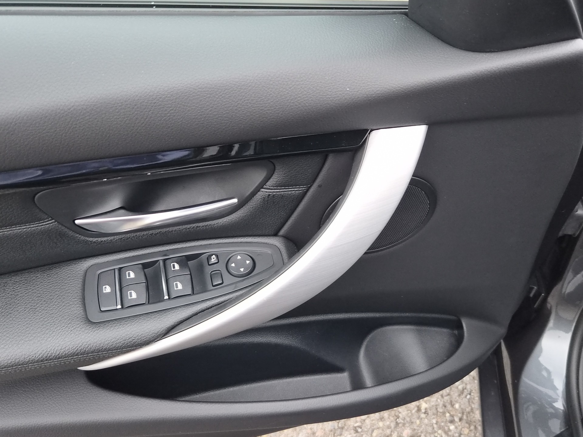BMW 320i xDrive Touring Edition Sport Line-image-11