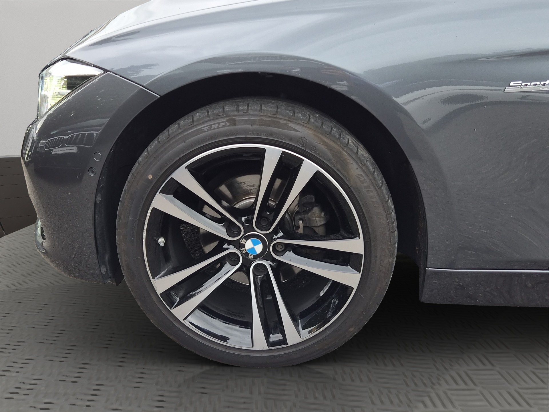BMW 320i xDrive Touring Edition Sport Line-image-8