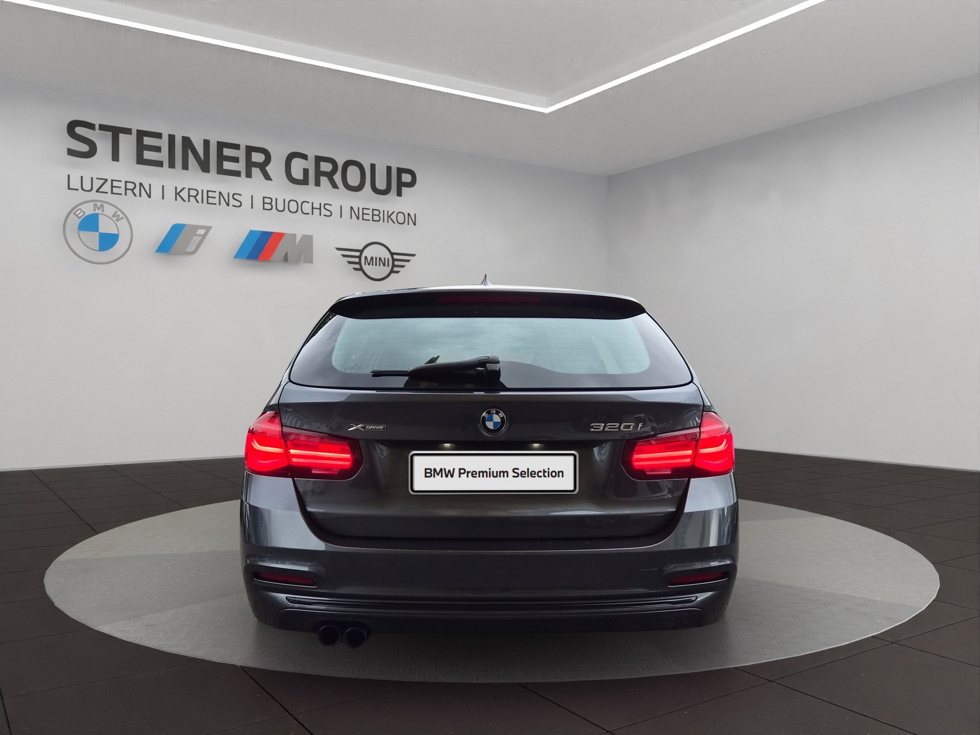 BMW 320i xDrive Touring Edition Sport Line-image-5