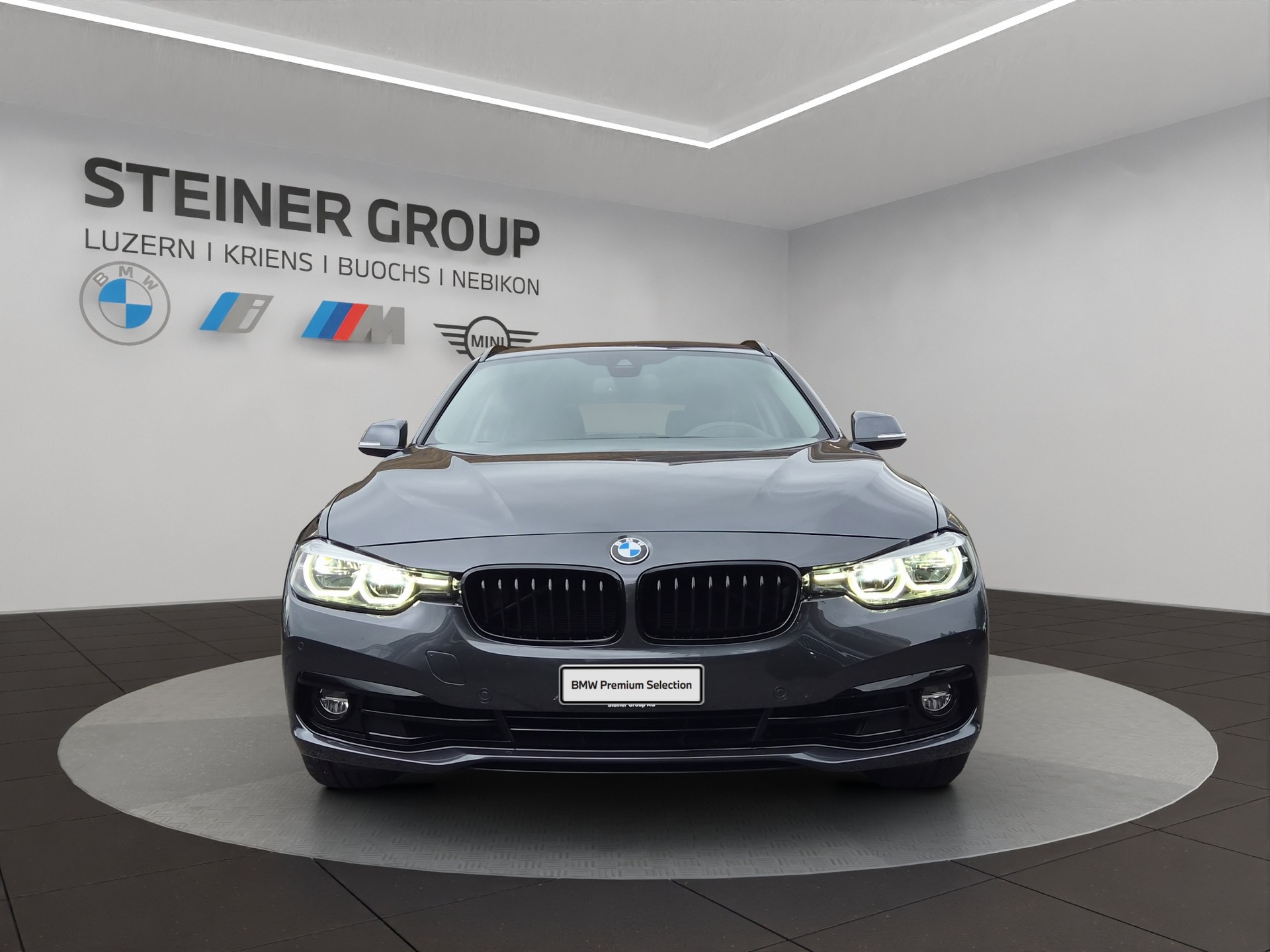 BMW 320i xDrive Touring Edition Sport Line-image-1