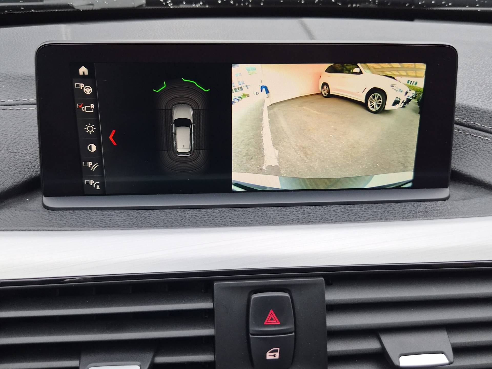 BMW 320i xDrive Touring Edition Sport Line-image-24