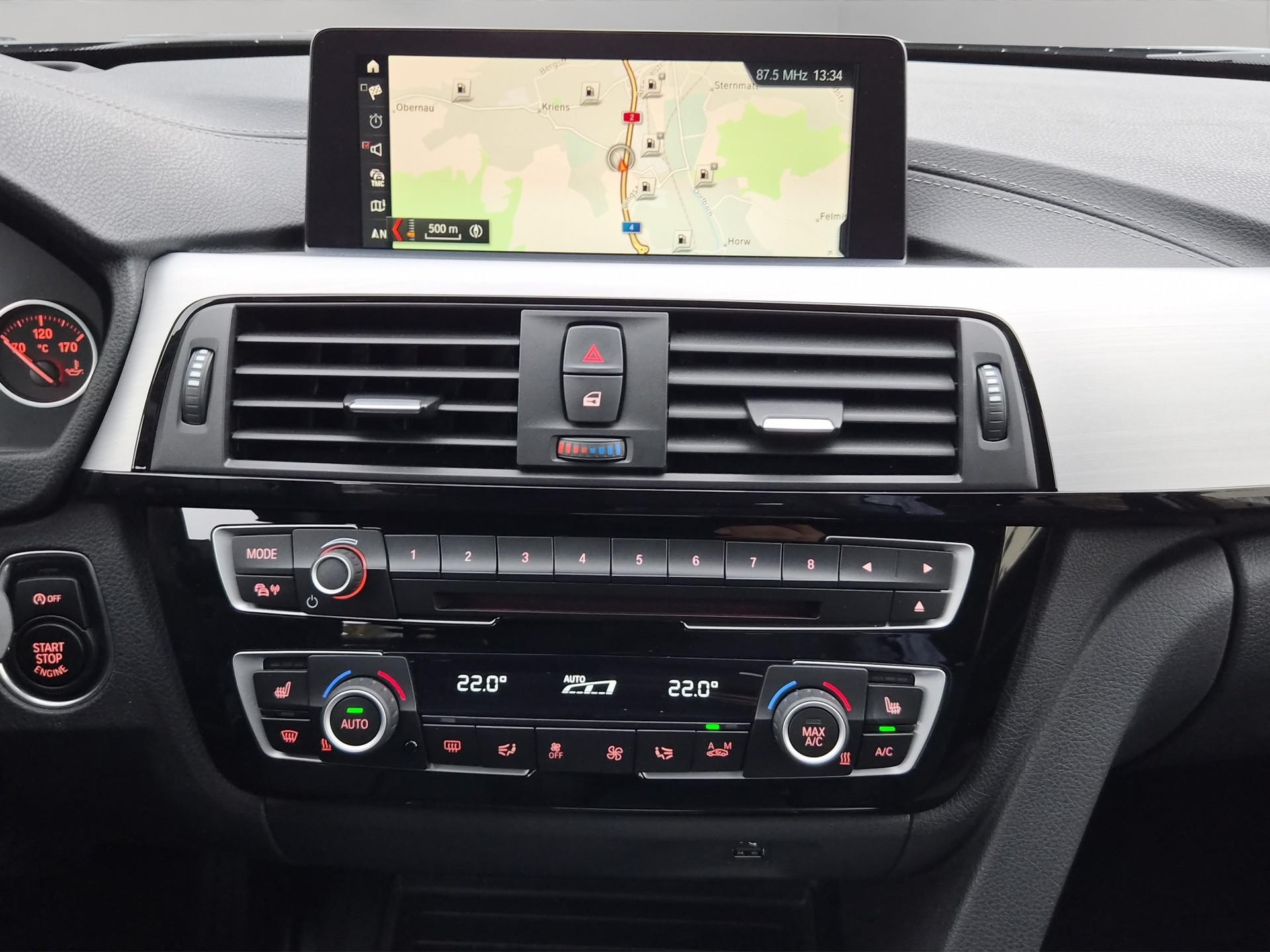 BMW 320i xDrive Touring Edition Sport Line-image-17