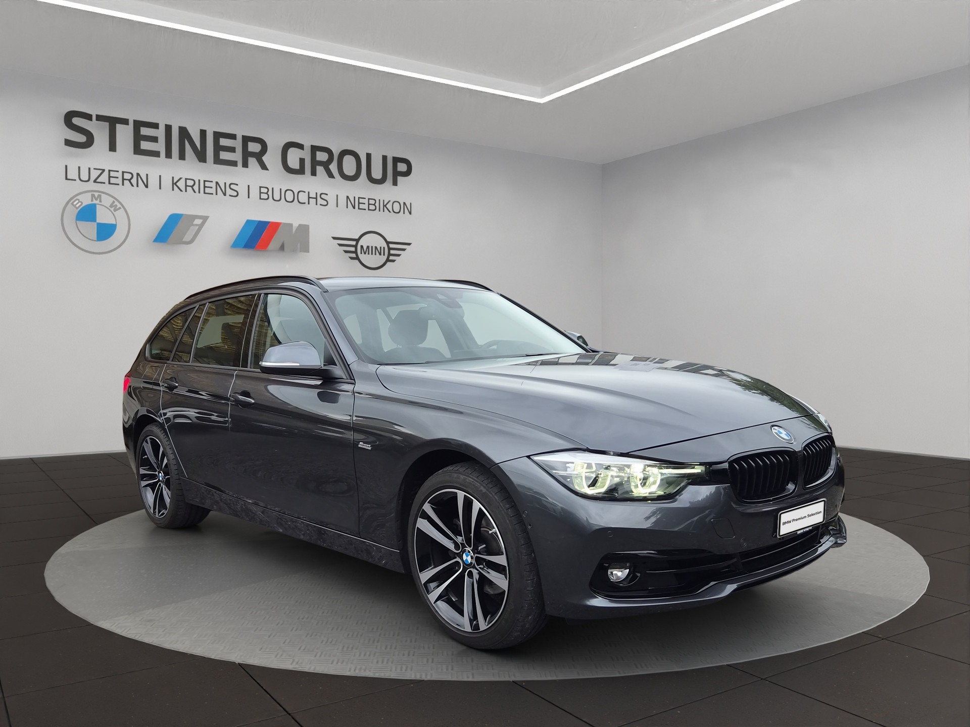 BMW 320i xDrive Touring Edition Sport Line-image-2