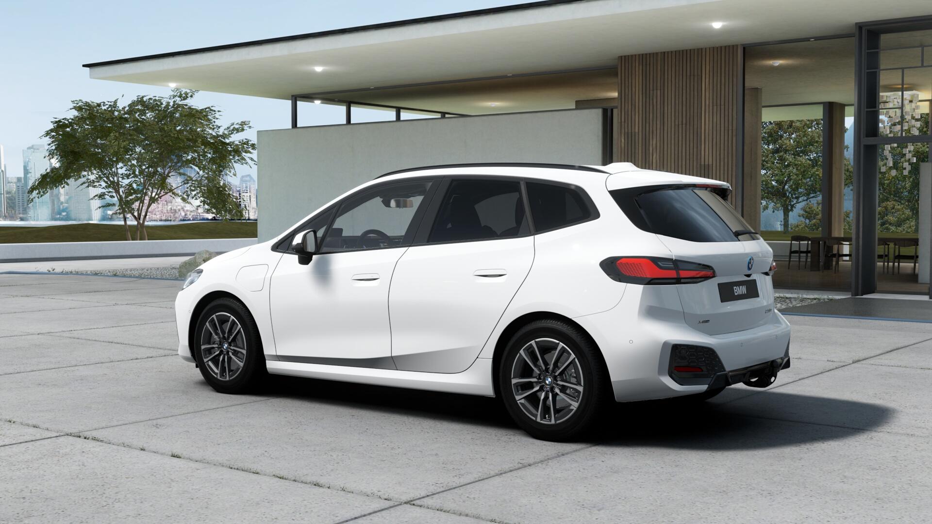 BMW 230e xDrive Active Tourer-image-1