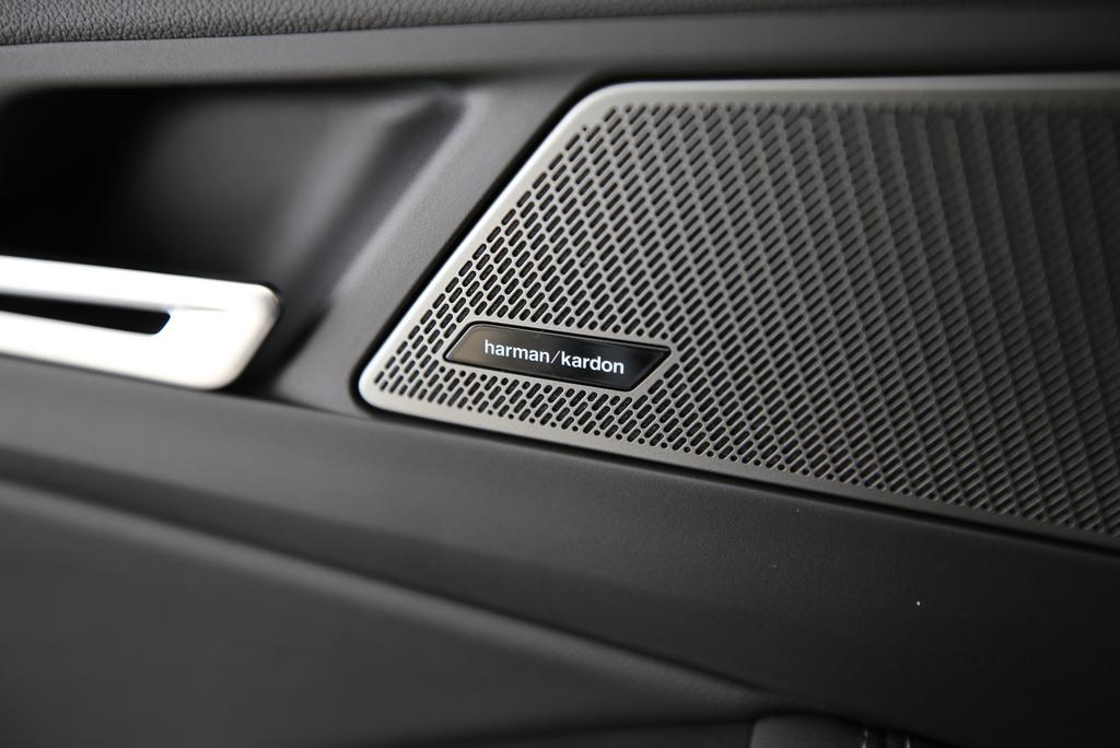 BMW 230e xDrive Active Tourer-image-5