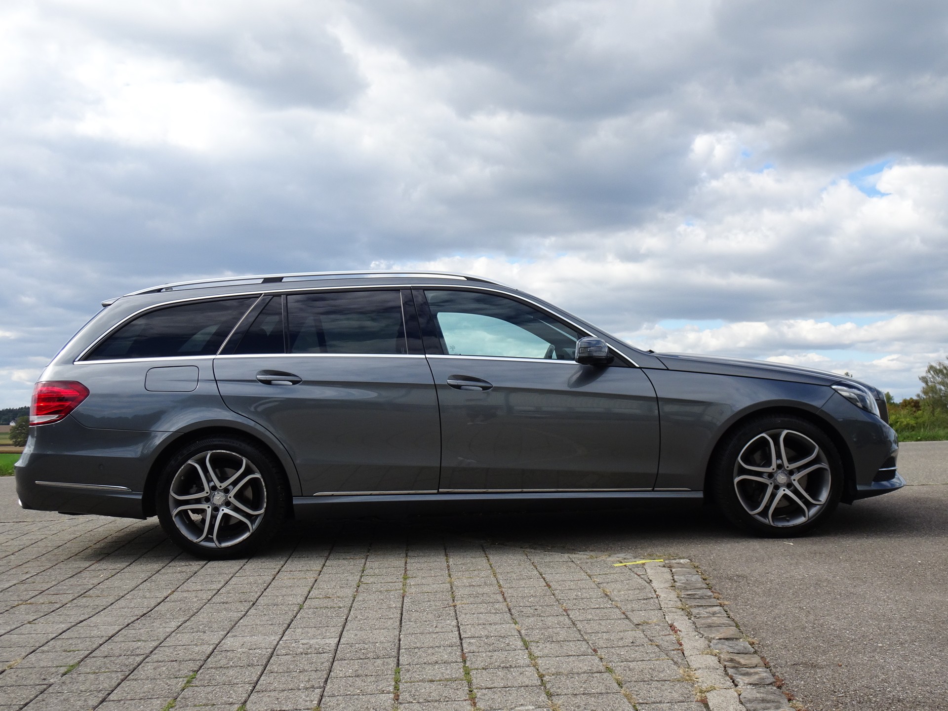 MERCEDES-BENZ E 250 BlueTEC Avantgarde 4Matic 7G-Tronic-image-4