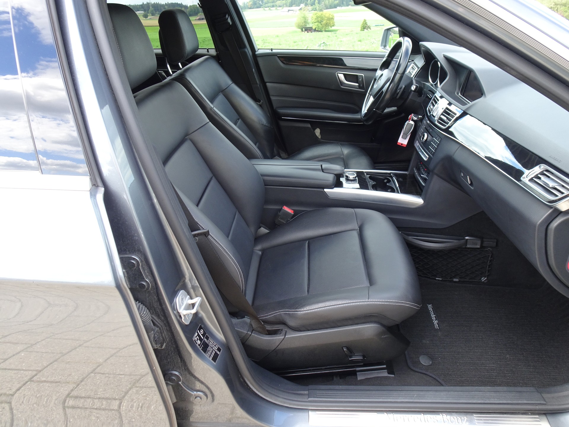 MERCEDES-BENZ E 250 BlueTEC Avantgarde 4Matic 7G-Tronic-image-7