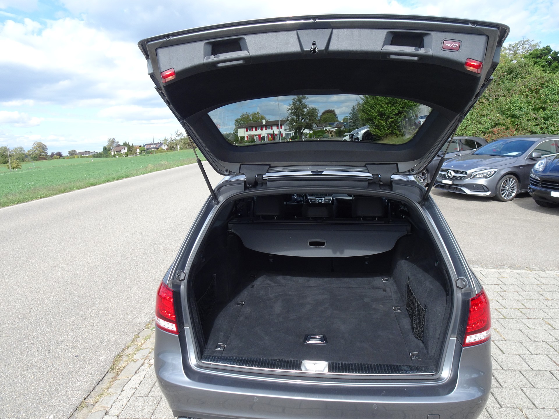 MERCEDES-BENZ E 250 BlueTEC Avantgarde 4Matic 7G-Tronic-image-11