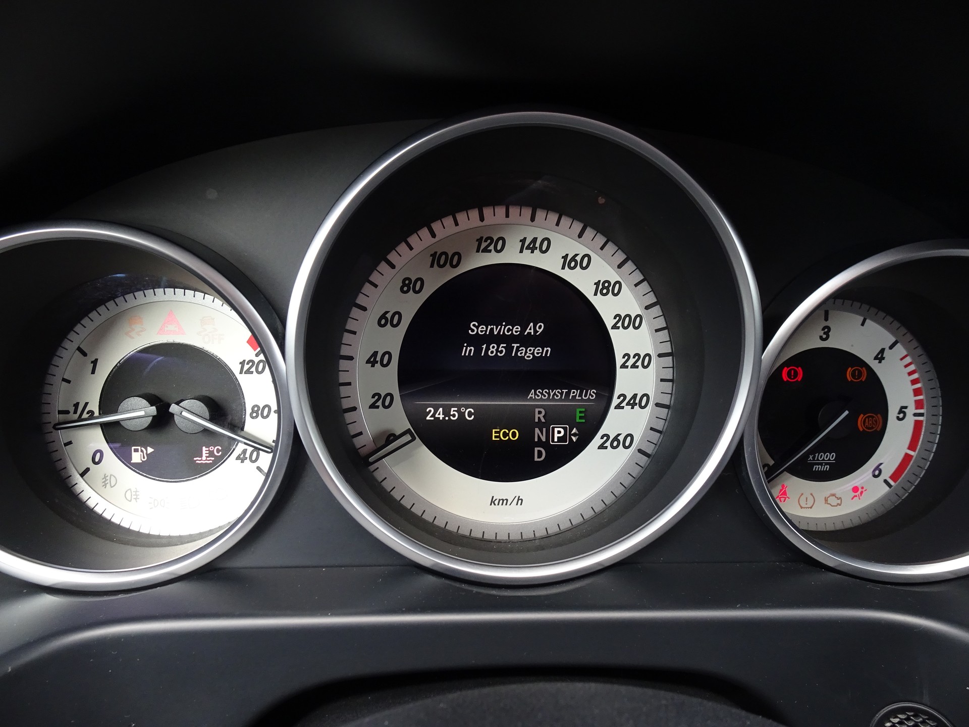 MERCEDES-BENZ E 250 BlueTEC Avantgarde 4Matic 7G-Tronic-image-12