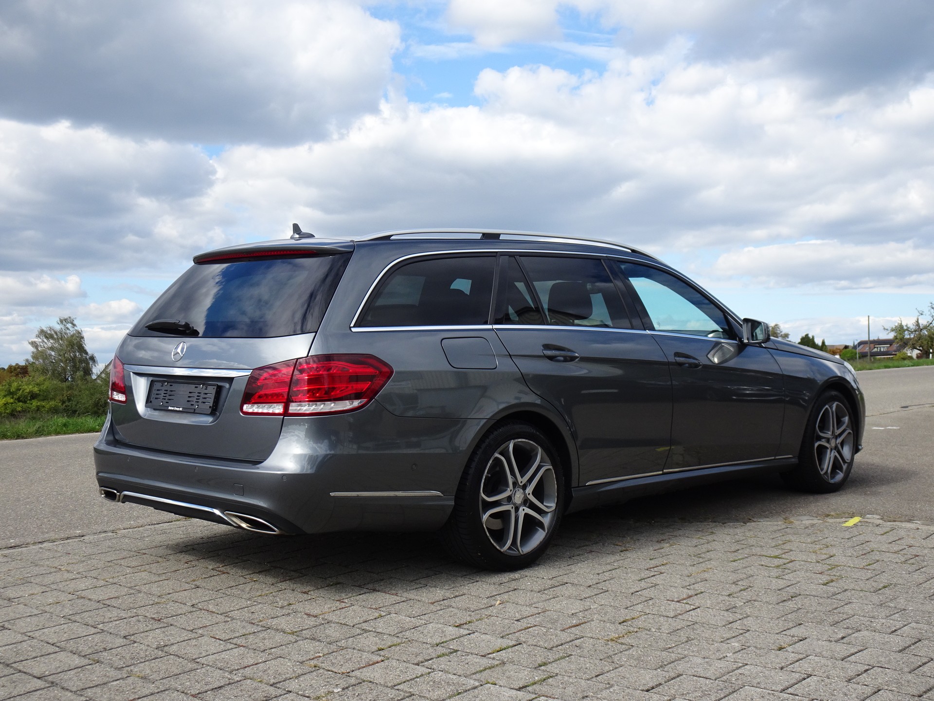 MERCEDES-BENZ E 250 BlueTEC Avantgarde 4Matic 7G-Tronic-image-3
