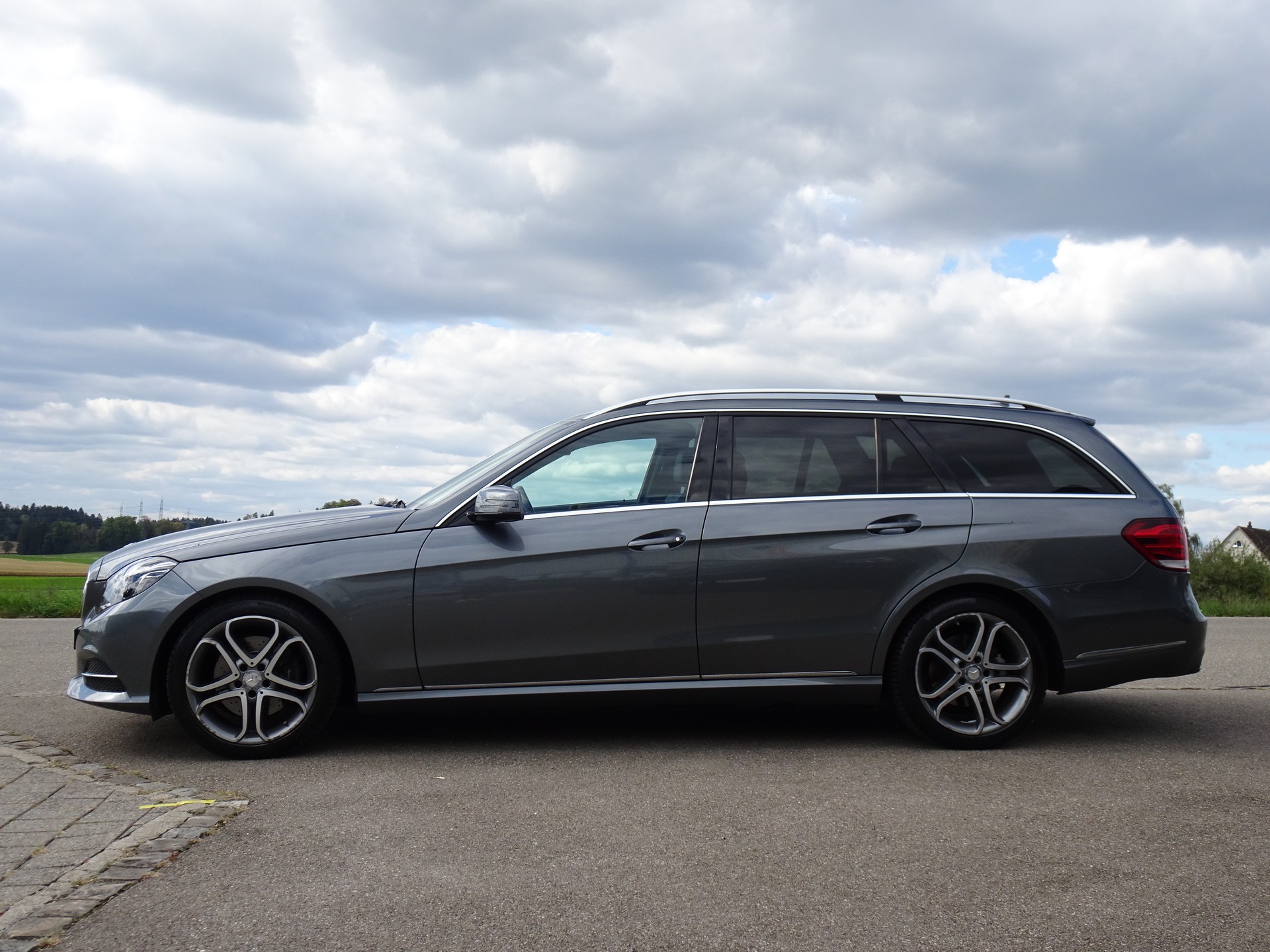 MERCEDES-BENZ E 250 BlueTEC Avantgarde 4Matic 7G-Tronic-image-1