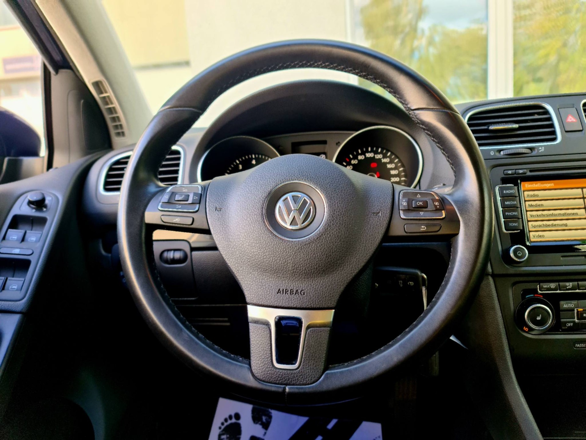 VW Golf 1.2 TSI BlueMotion Technology Team-image-15