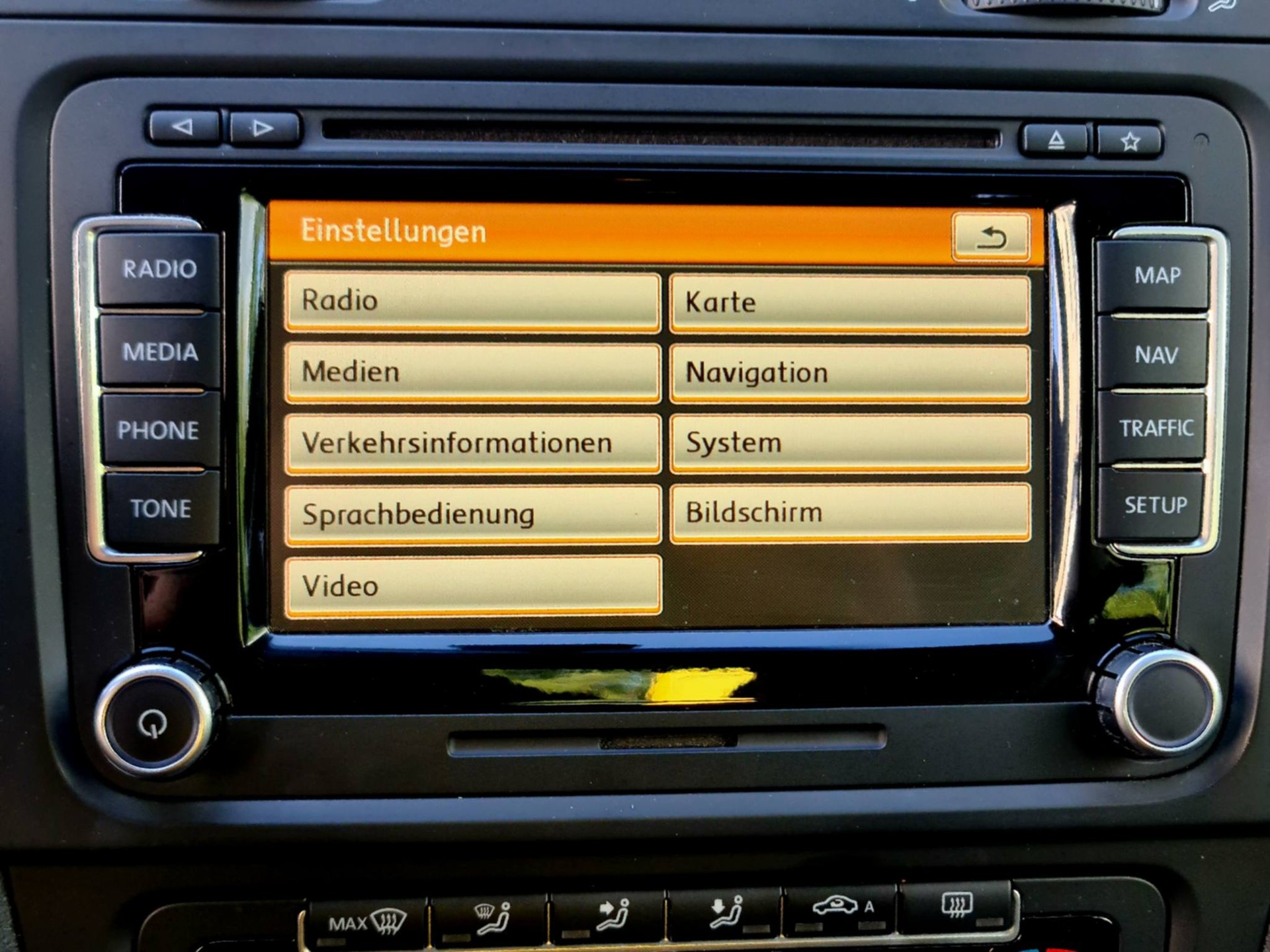 VW Golf 1.2 TSI BlueMotion Technology Team-image-17