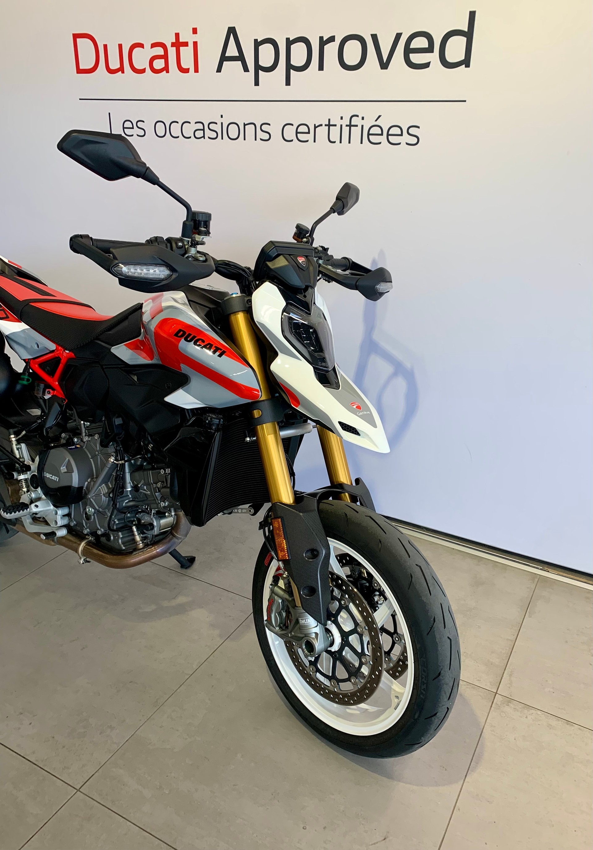 DUCATI Hypermotard V2 SP-showroom-element-3