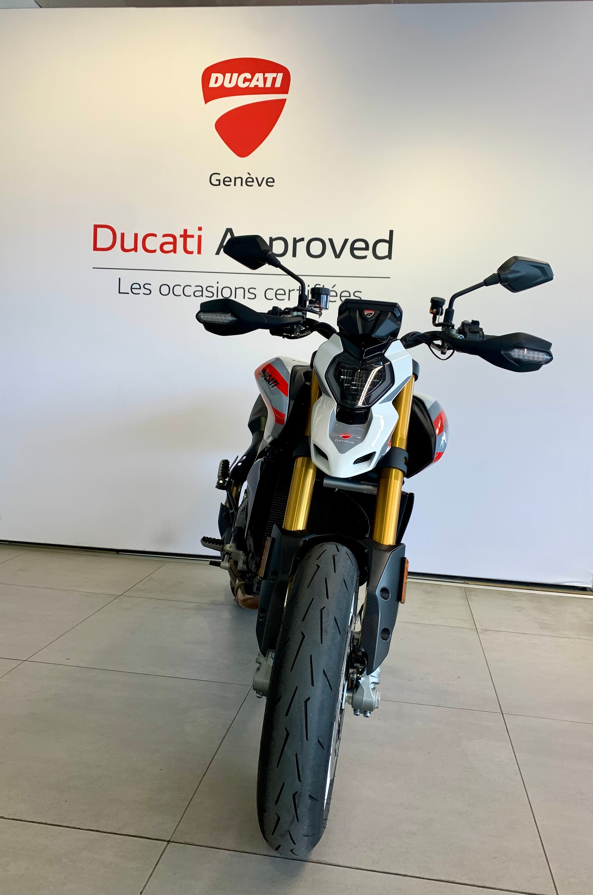 DUCATI Hypermotard V2 SP-showroom-element-2