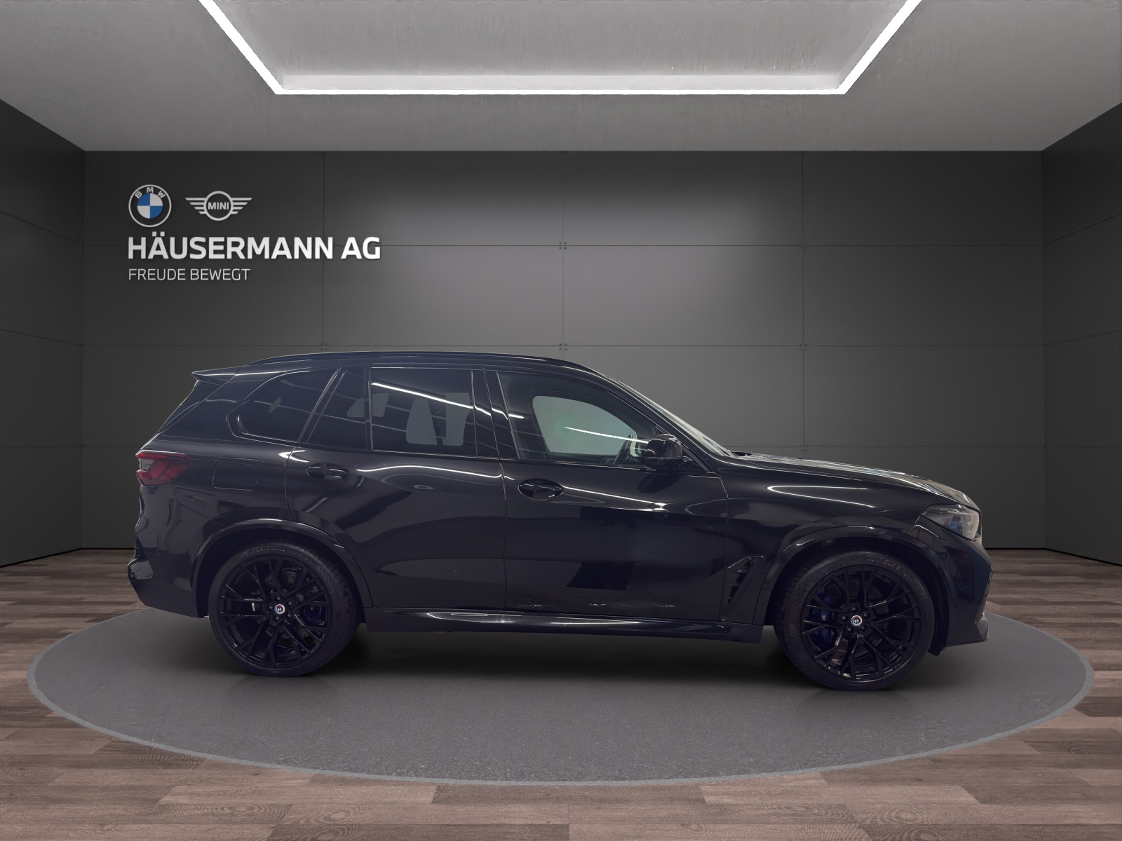 BMW X5 M Competition-showroom-element-3