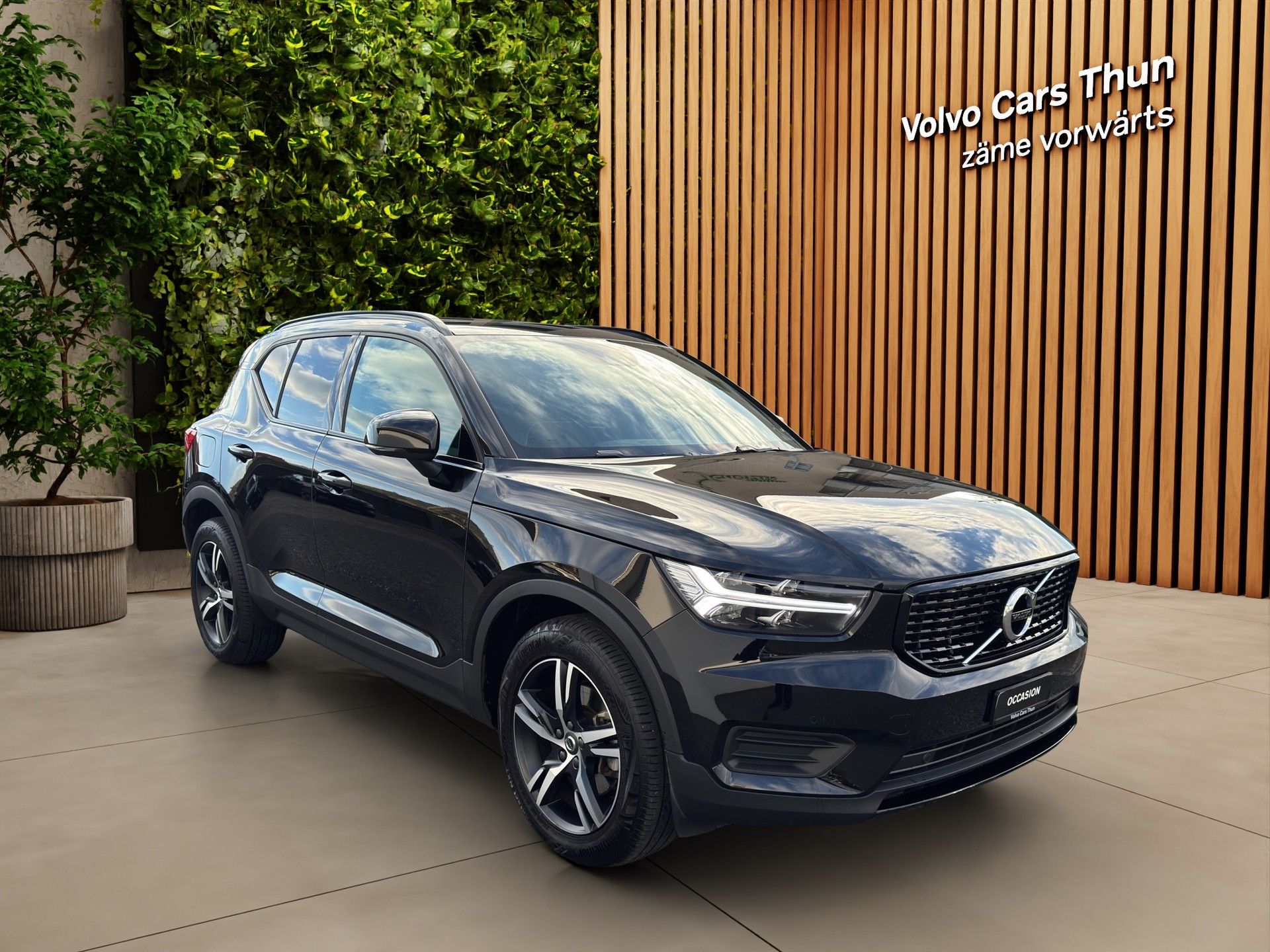VOLVO XC40 2.0 T4 R-Design-showroom-element-2