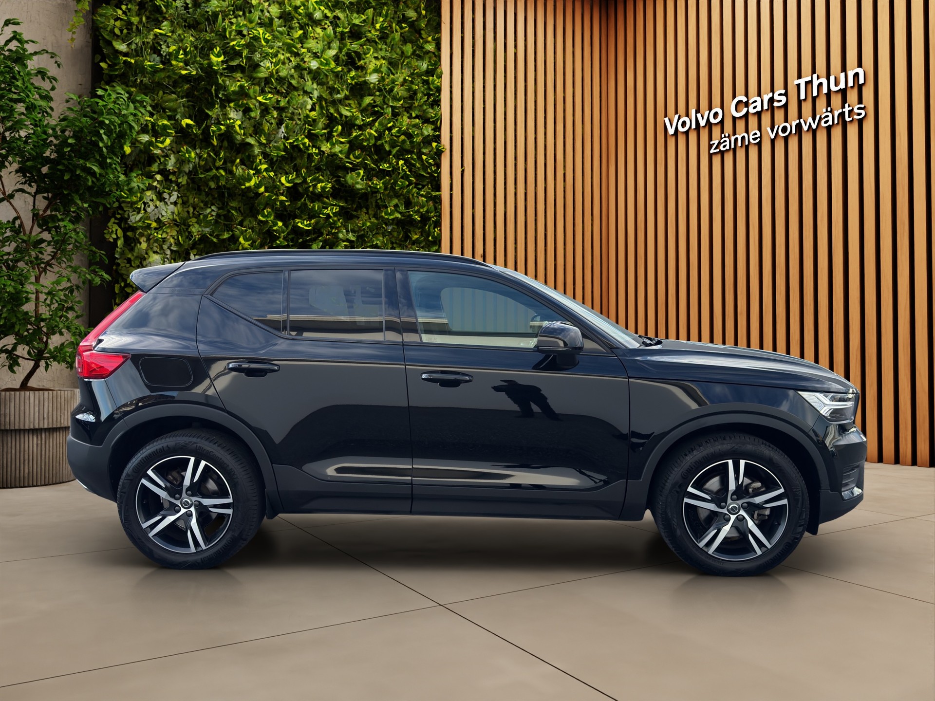 VOLVO XC40 2.0 T4 R-Design-showroom-element-3