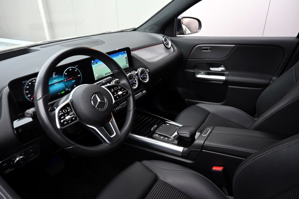 MERCEDES-BENZ EQA 250-image-9