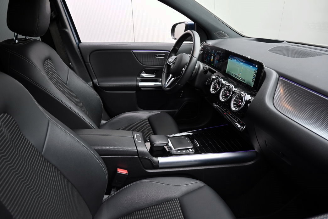 MERCEDES-BENZ EQA 250-image-4
