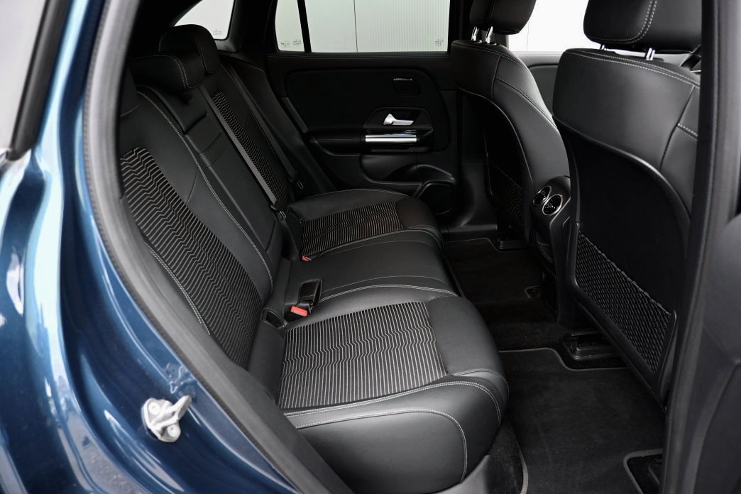 MERCEDES-BENZ EQA 250-image-7