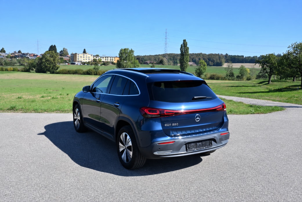 MERCEDES-BENZ EQA 250-image-3