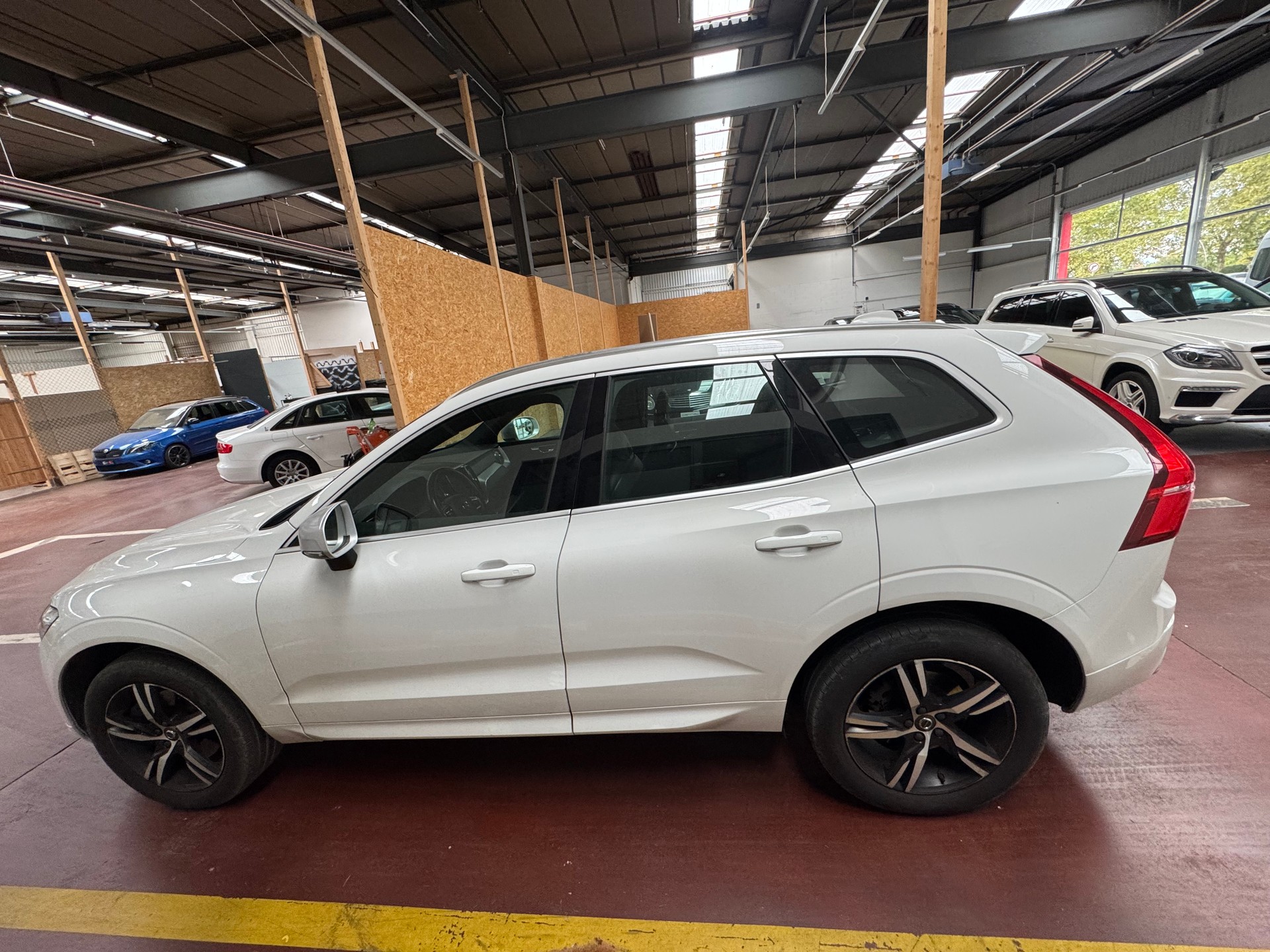 VOLVO XC90 D4 FWD R-Design Geartronic-image-8